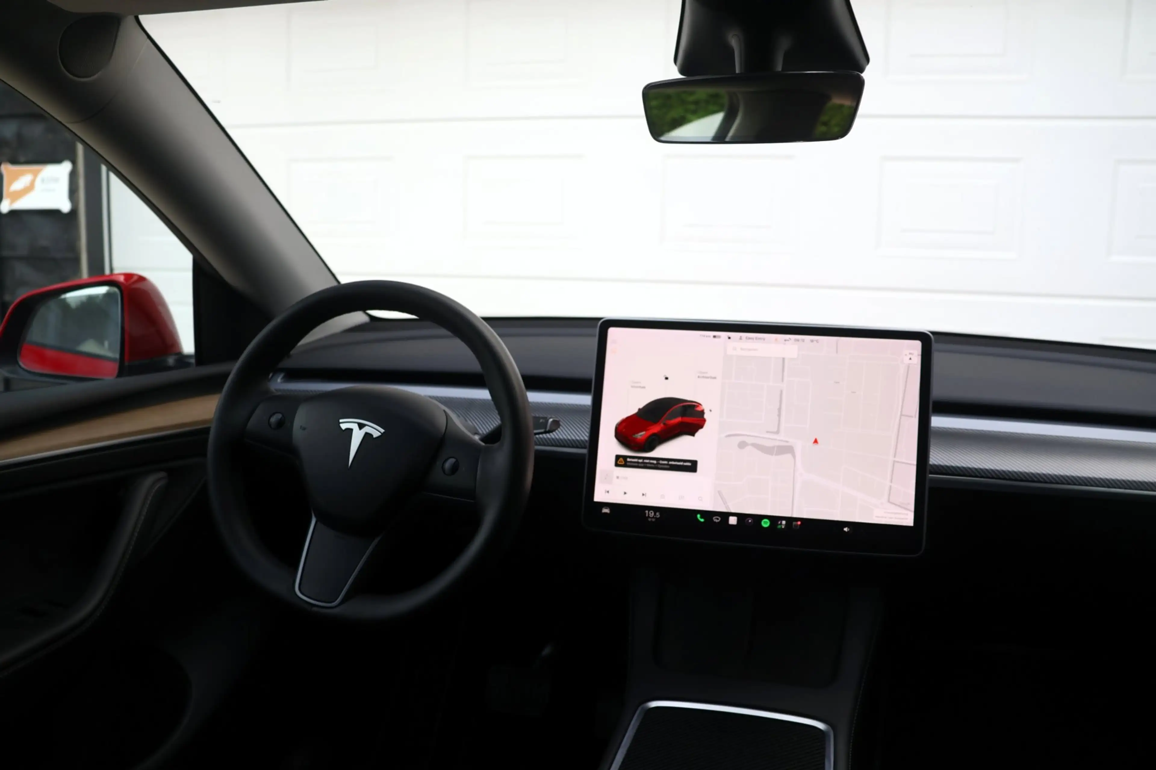 Tesla Model Y Long Range AWD — photo 19