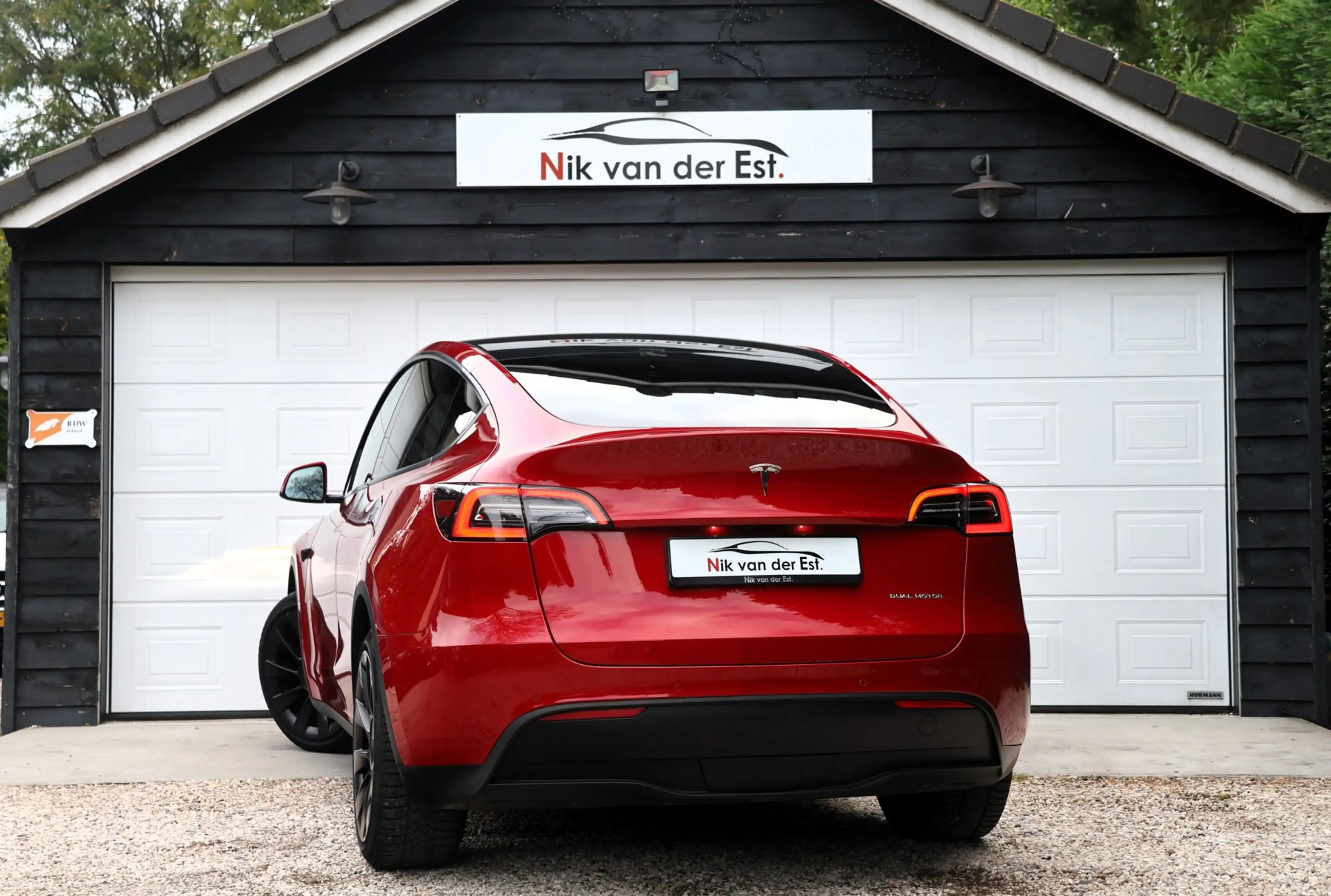 Tesla Model Y Long Range AWD — photo 6