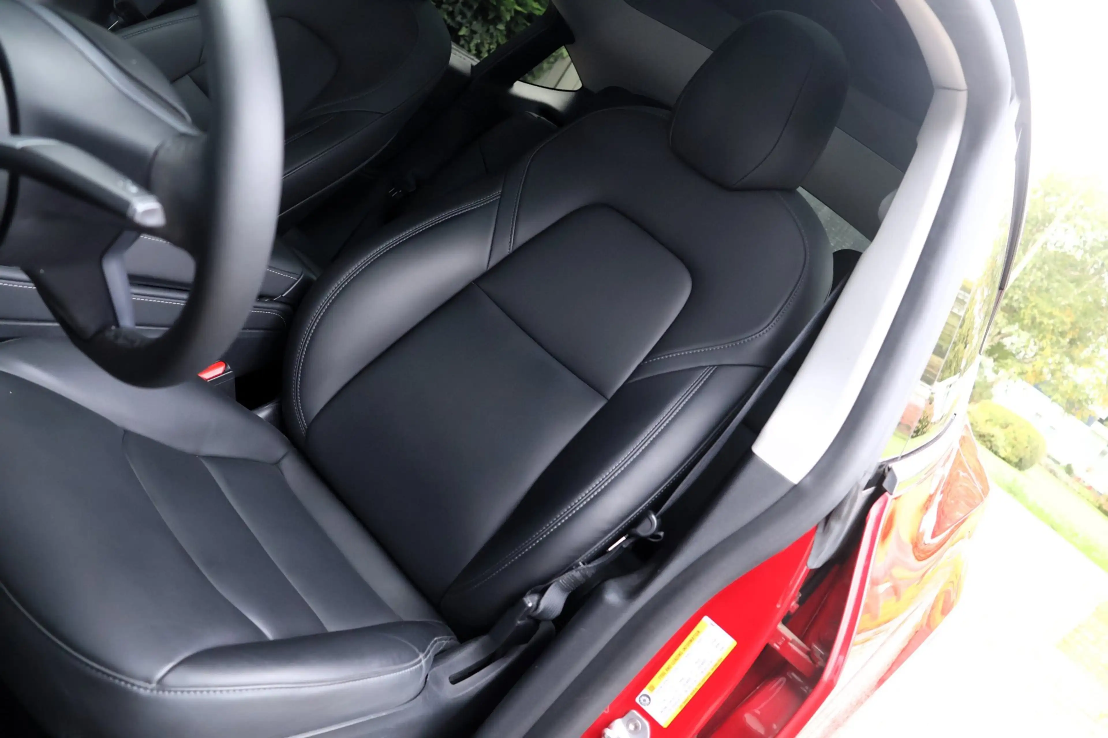 Tesla Model Y Long Range AWD — photo 10