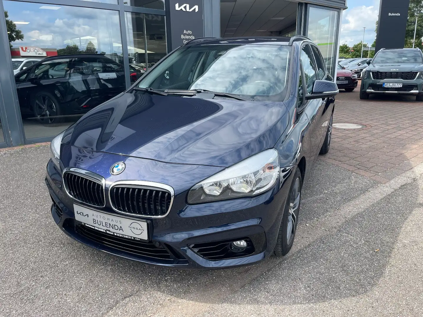 BMW 218 i Active Tourer Aut. Sport Line AHK abnehmbar Blau - 2