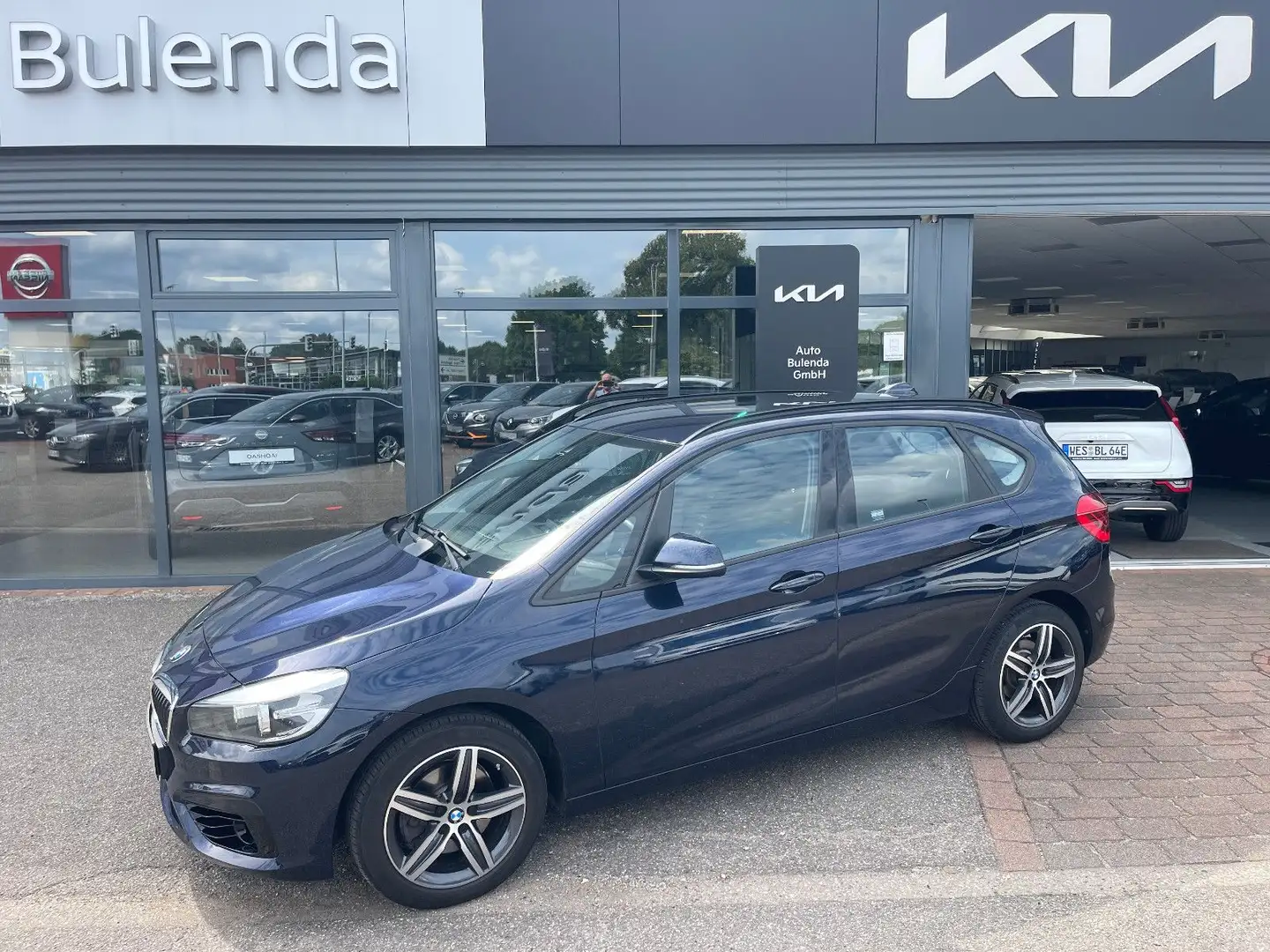 BMW 218 i Active Tourer Aut. Sport Line AHK abnehmbar Blau - 1