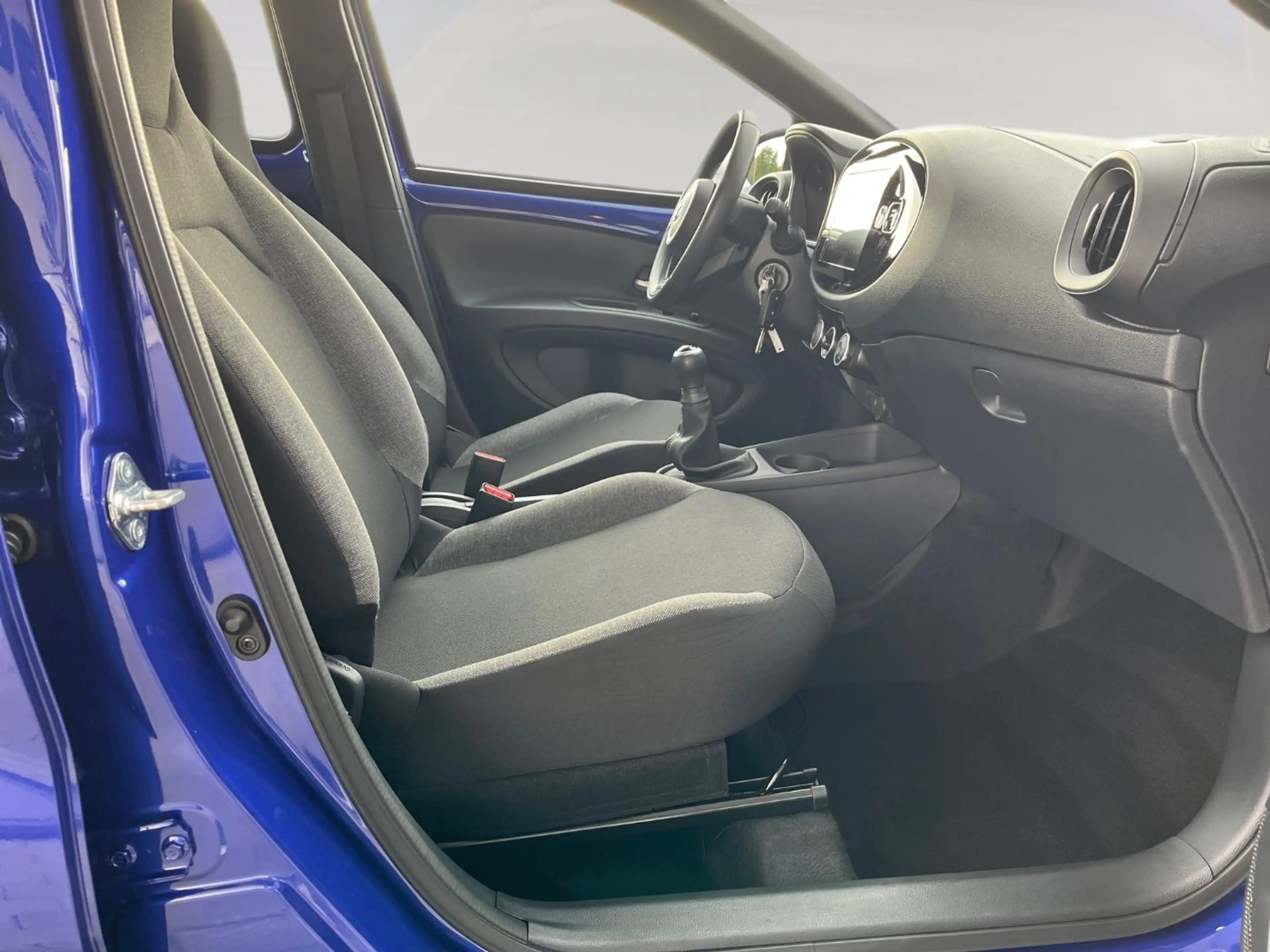Toyota Aygo X 1.0 l Play 5 M/T — photo 14
