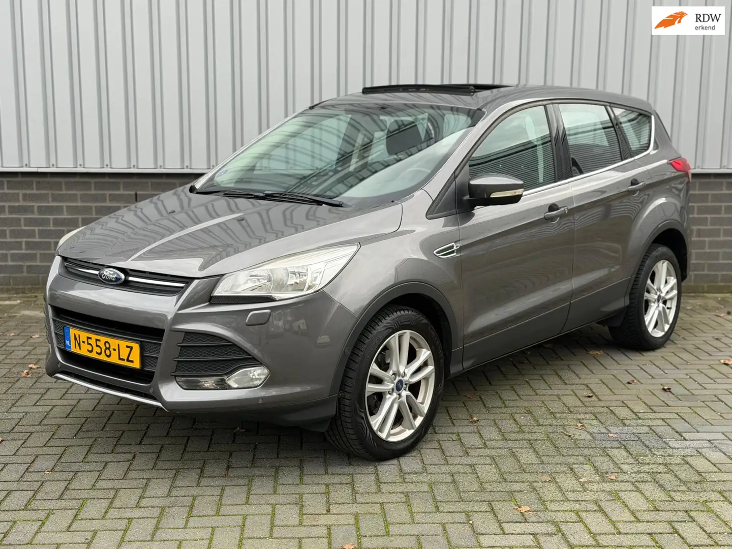 Ford Kuga 1.6 Titanium |Panoramadak|Keyless|PDC|Start/Stop|T Grijs - 1