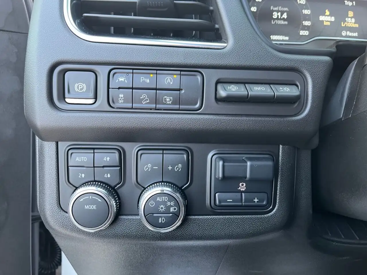 GMC Yukon снимка GMC Yukon
