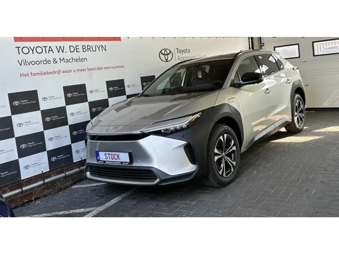 Toyota bZ4X Executive Gris - 1