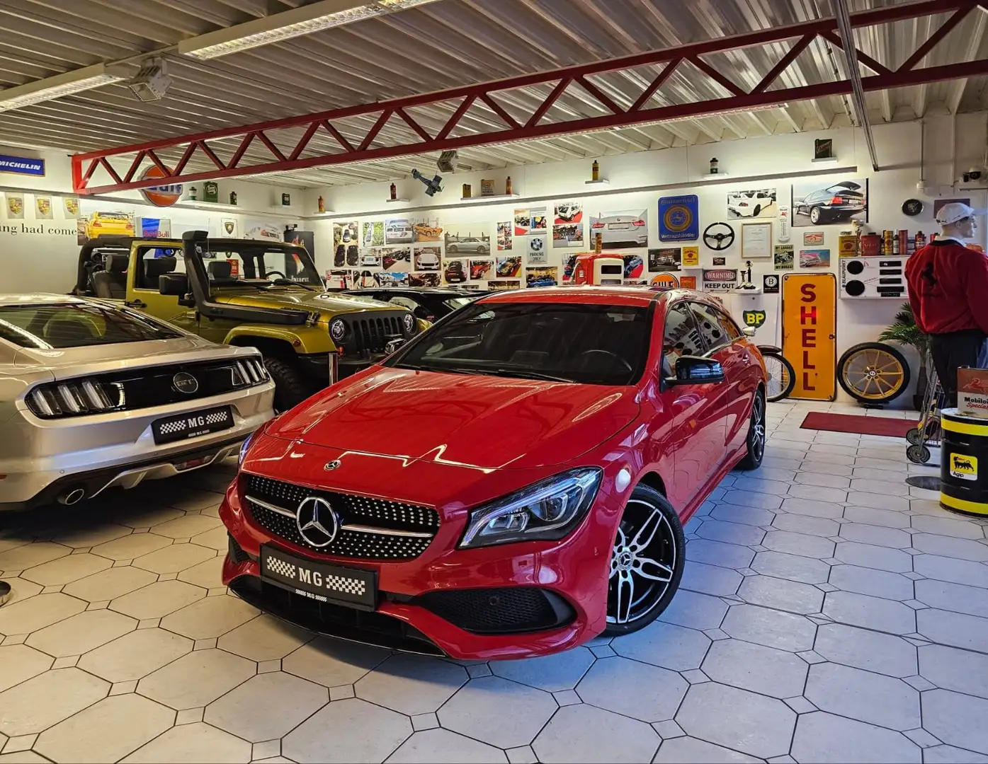 Mercedes-Benz CLA 200 CLA 200 CDI  AMG-Line Rot - 2
