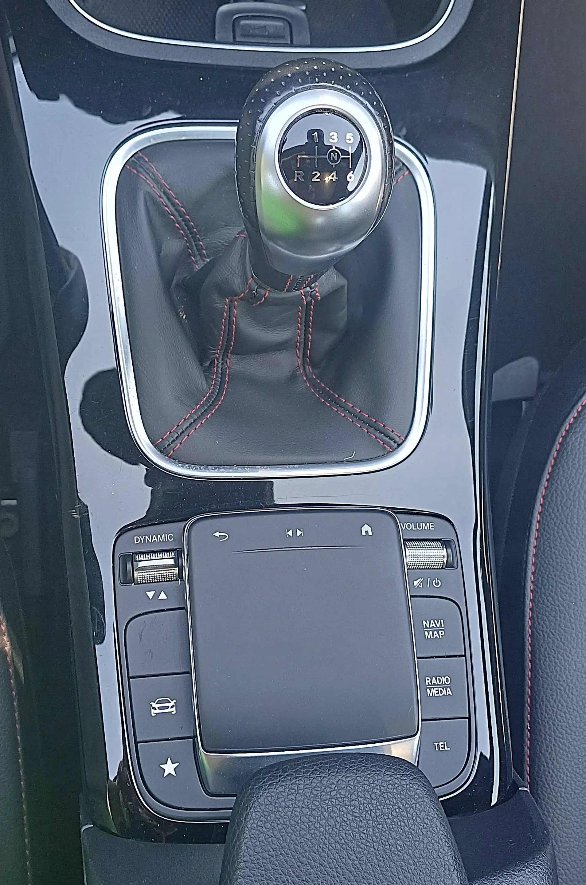 Mercedes-Benz CLA 180 CLA Coupe 180 AMG-Klimaaut-Navi-Leder-Panorama-18" — photo 11