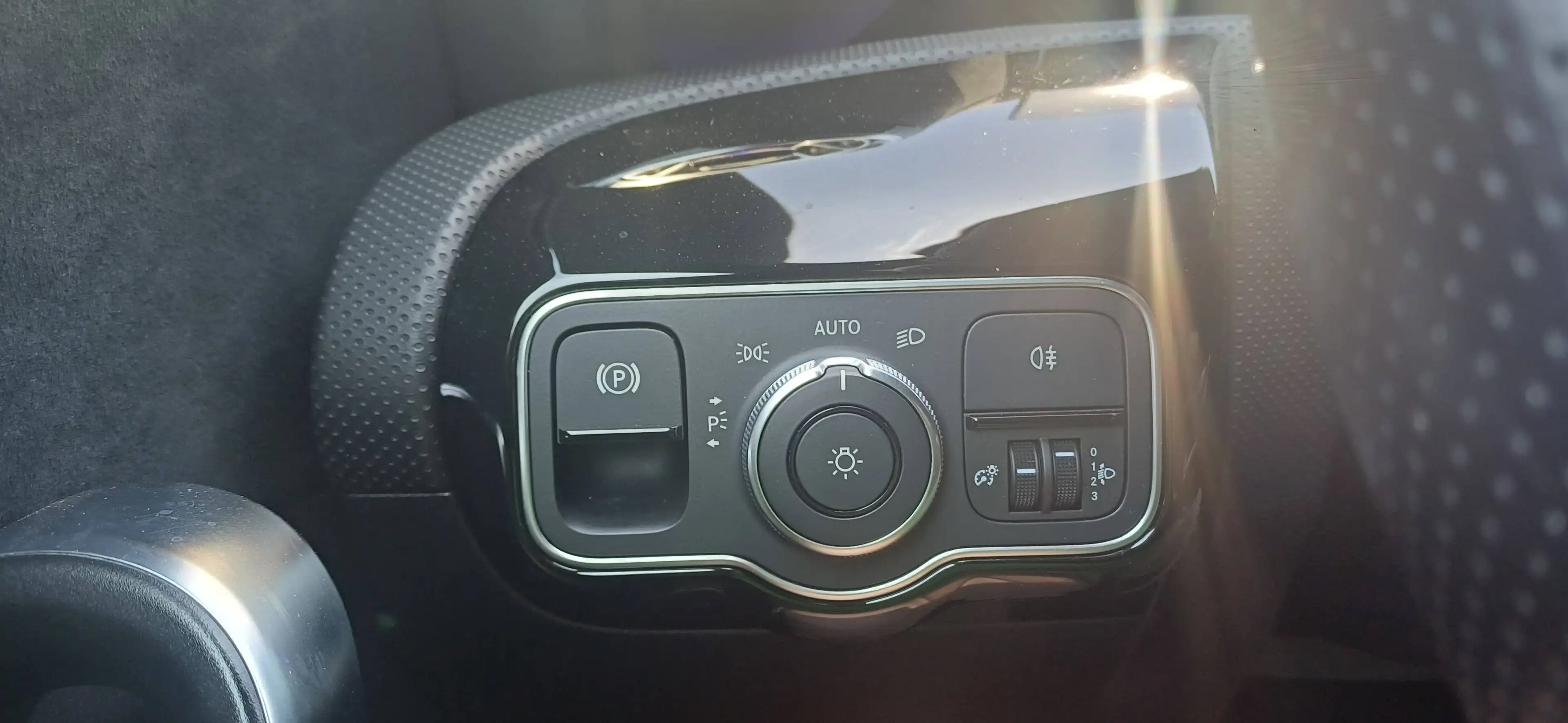 Mercedes-Benz CLA 180 CLA Coupe 180 AMG-Klimaaut-Navi-Leder-Panorama-18" — photo 15