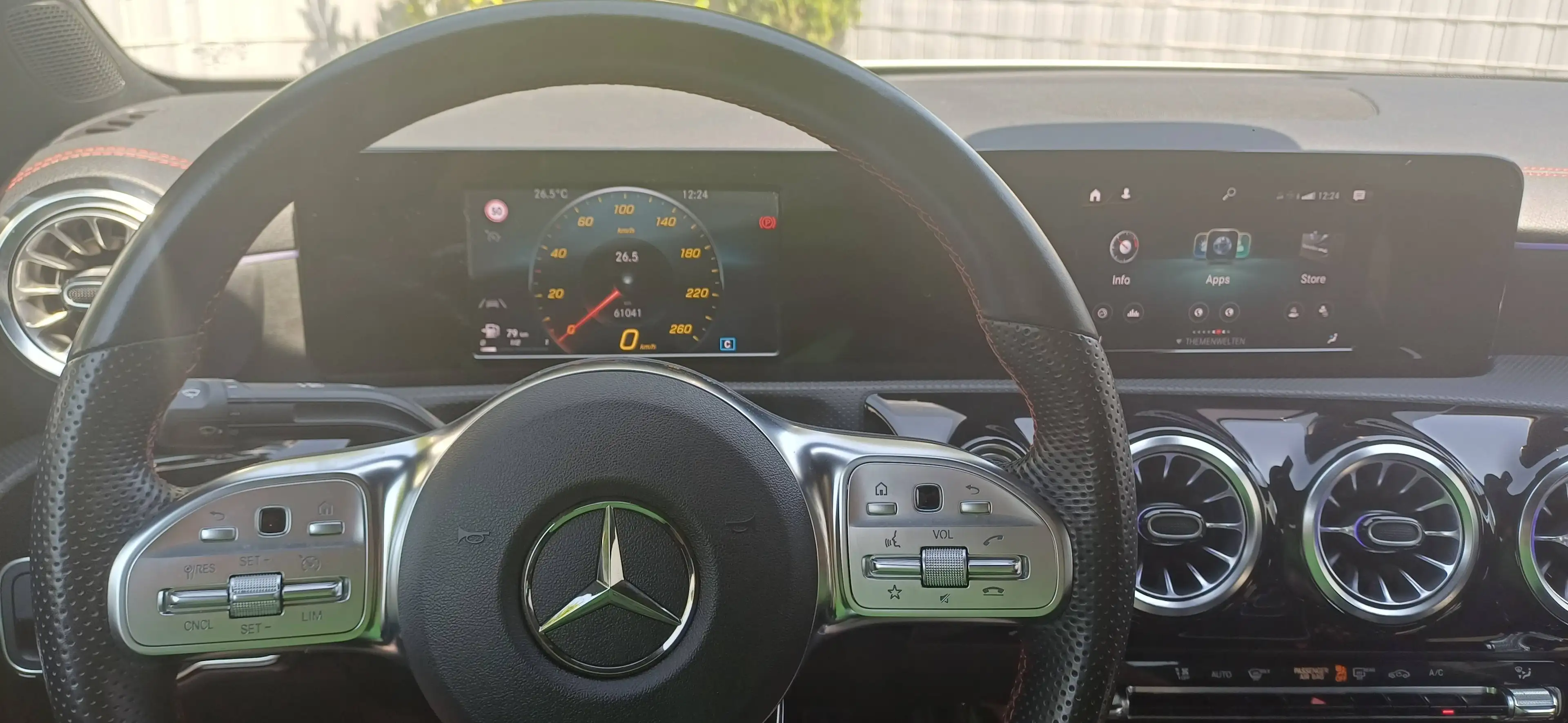 Mercedes-Benz CLA 180 CLA Coupe 180 AMG-Klimaaut-Navi-Leder-Panorama-18" — photo 13