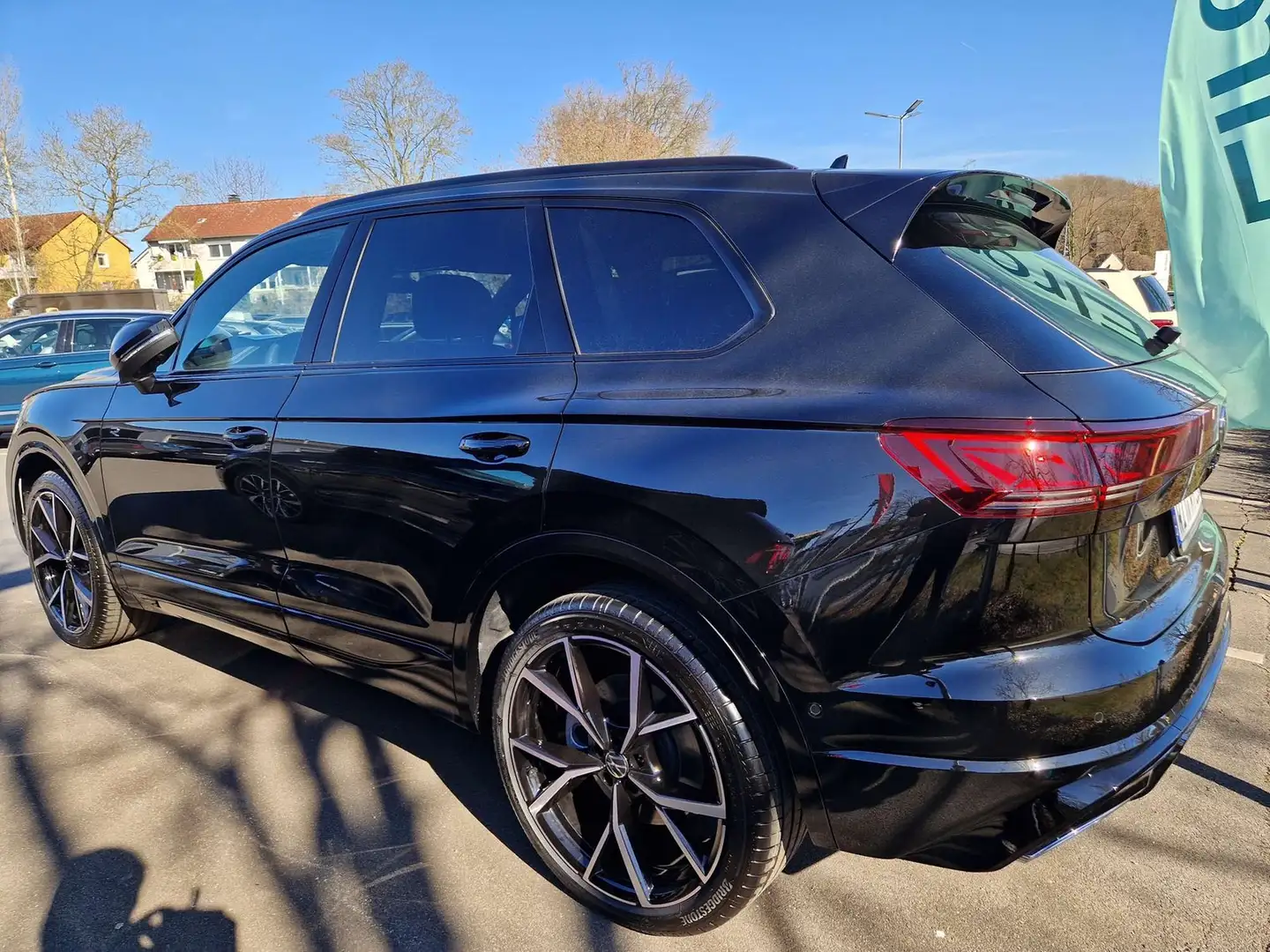 Volkswagen Touareg 3,0 TSI 4M R-Line Standheizung, PANO, Luft, AHK, Schwarz - 2