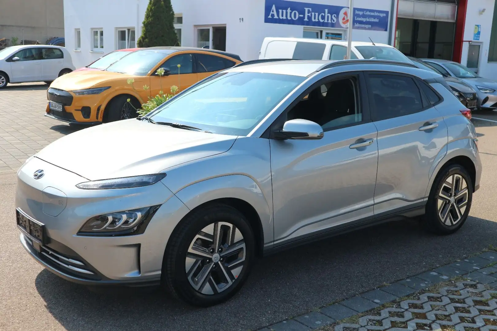 Hyundai KONA Trend 150kW 64kWh Wärmepumpe LED Silber - 1