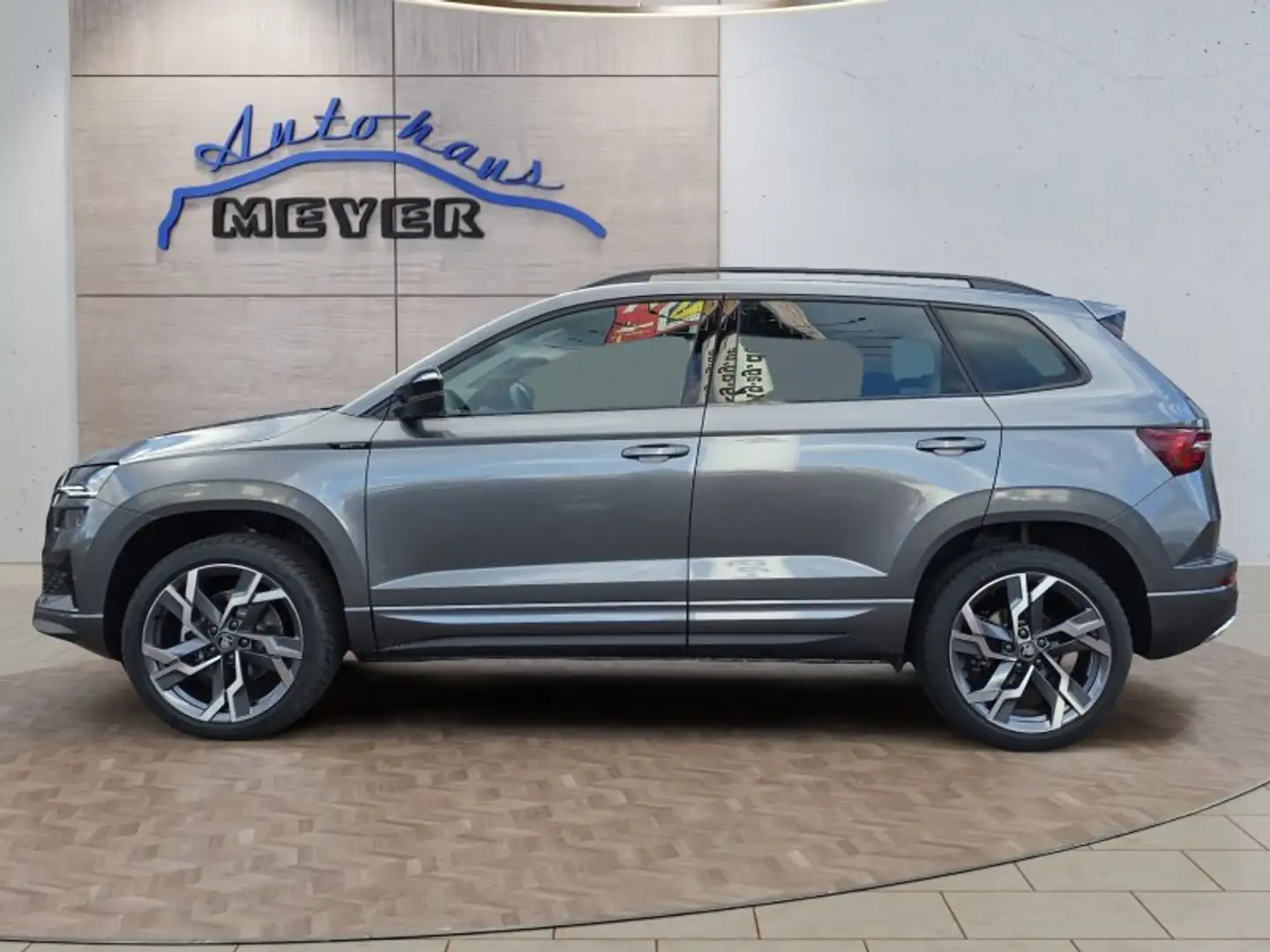 Skoda Karoq Sportline 2,0TDI DSG 4x4 aAHK/4*J.Gar/Matrix/Navi Gris - 2