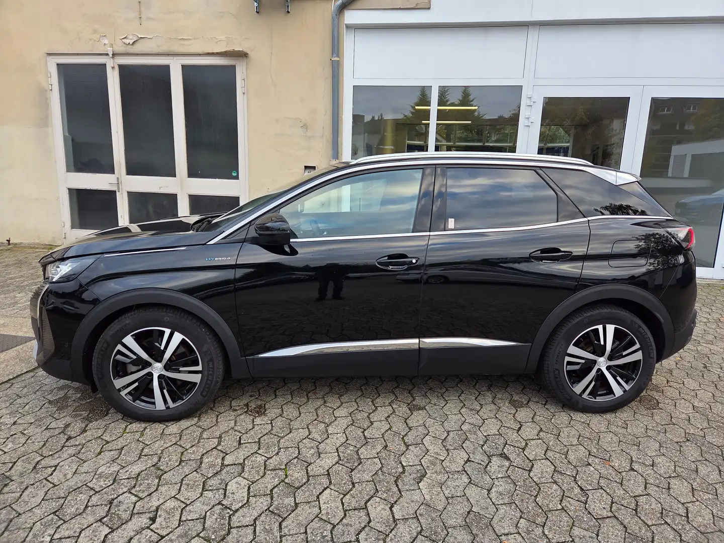 Peugeot 3008 Hybrid4 300 GT AUTOM. ACC NAV KAMERA StHeiz Schwarz - 2