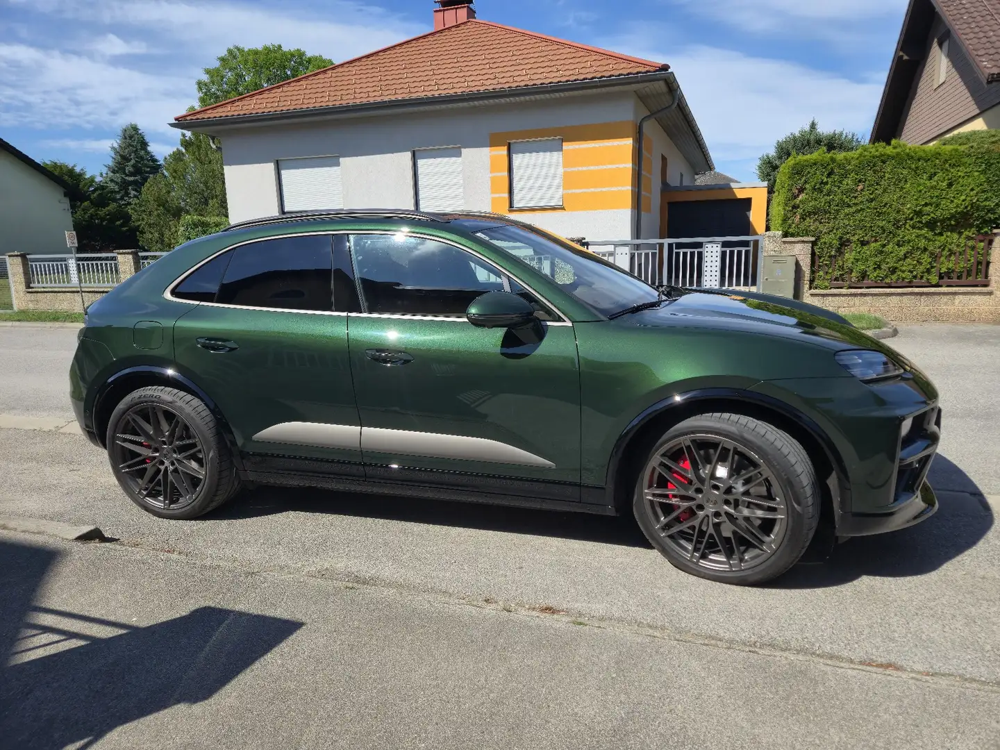 Porsche Macan Turbo - 1