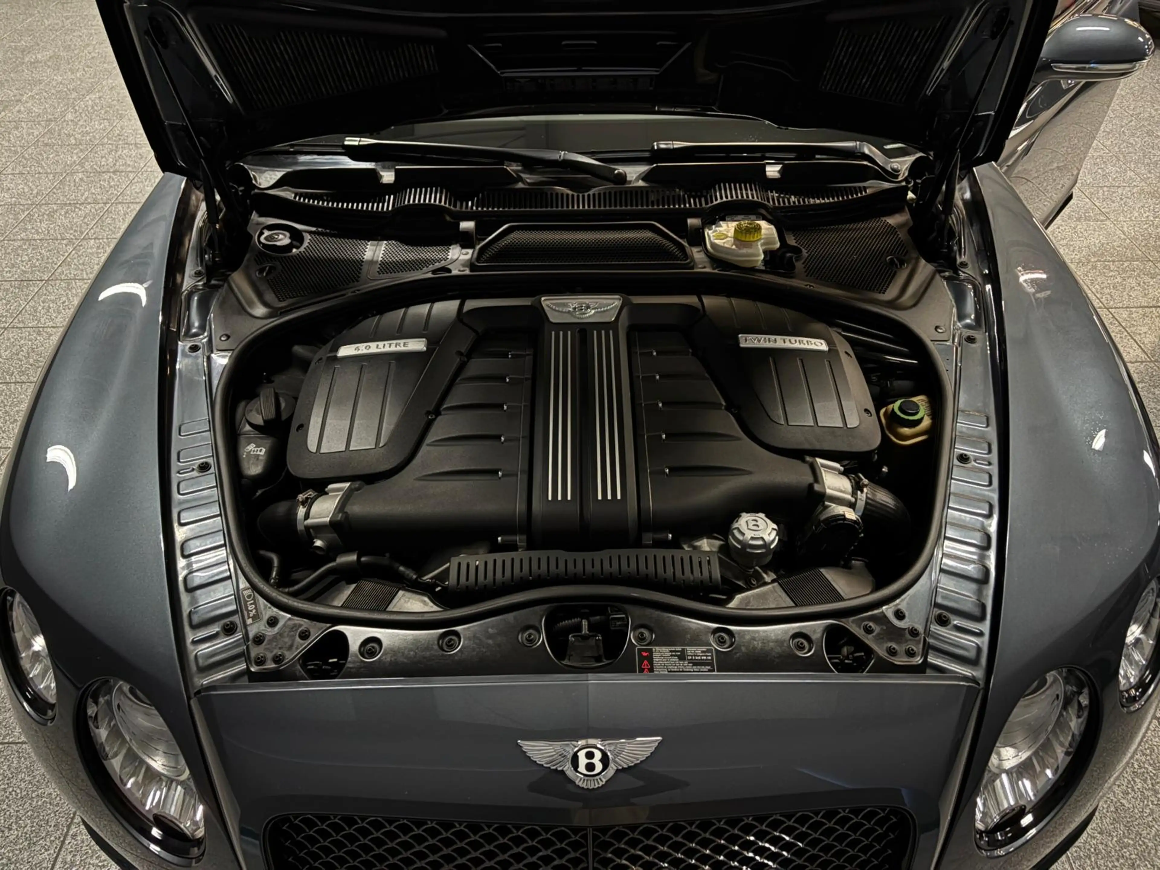 Bentley Continental GT 6.0 W12 Speed — photo 26