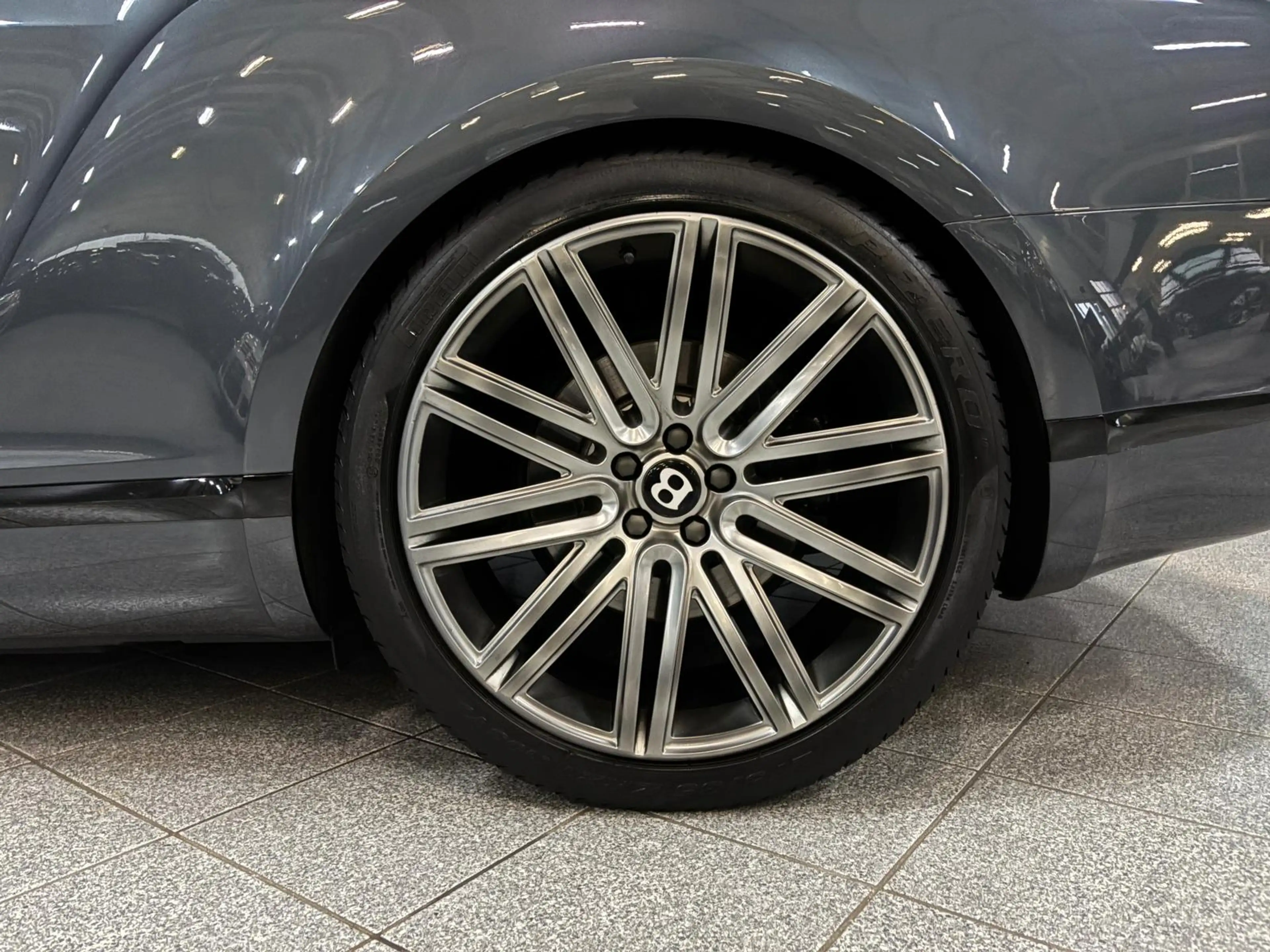 Bentley Continental GT 6.0 W12 Speed — photo 8