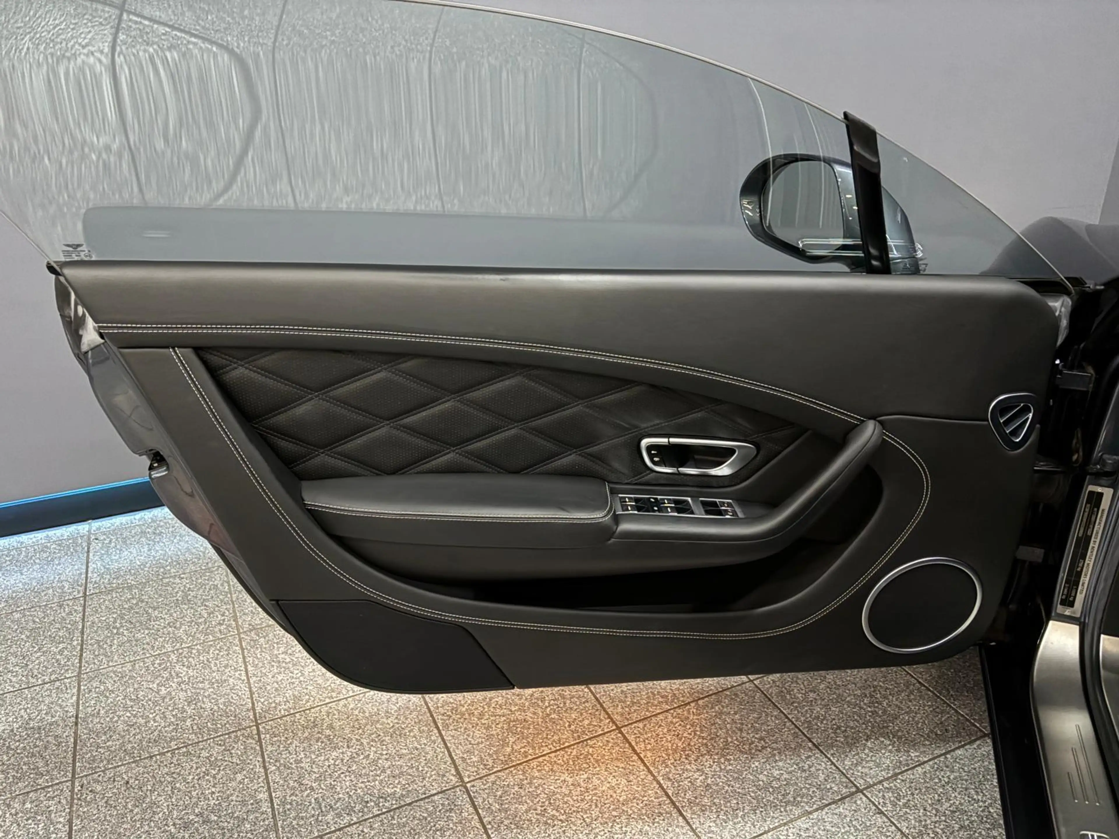 Bentley Continental GT 6.0 W12 Speed — photo 11