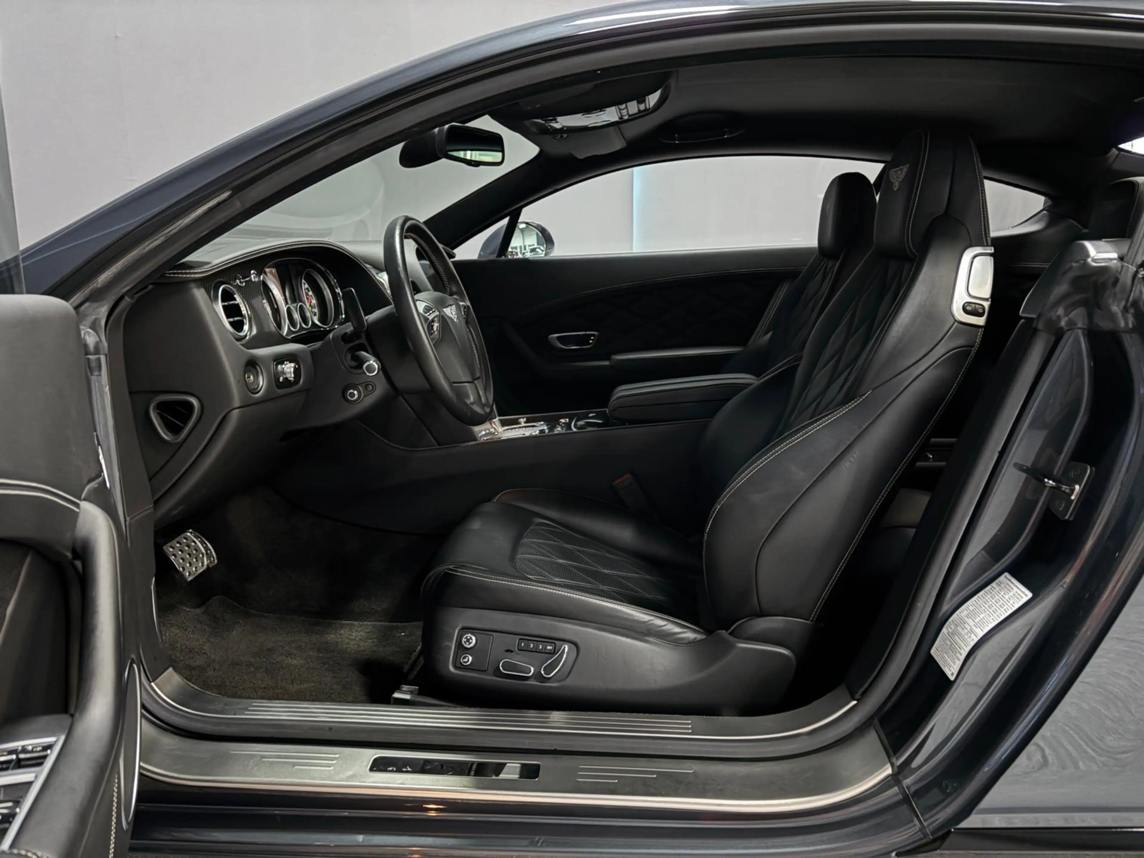 Bentley Continental GT 6.0 W12 Speed — photo 22