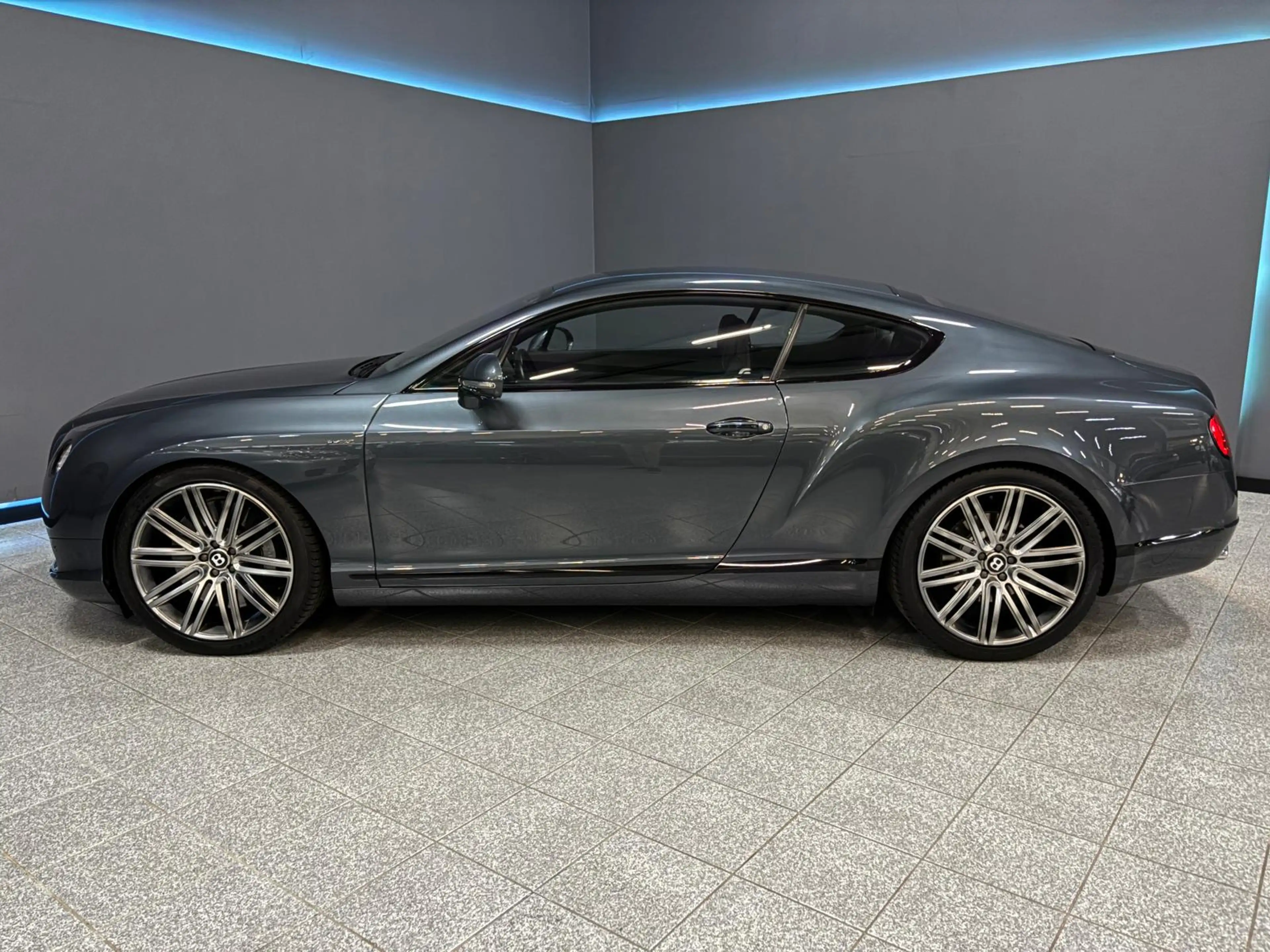 Bentley Continental GT 6.0 W12 Speed — photo 9