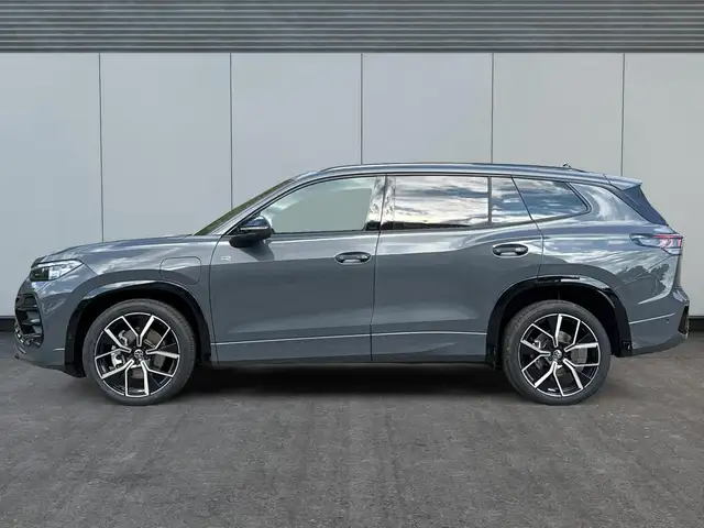 Volkswagen Tayron view 2