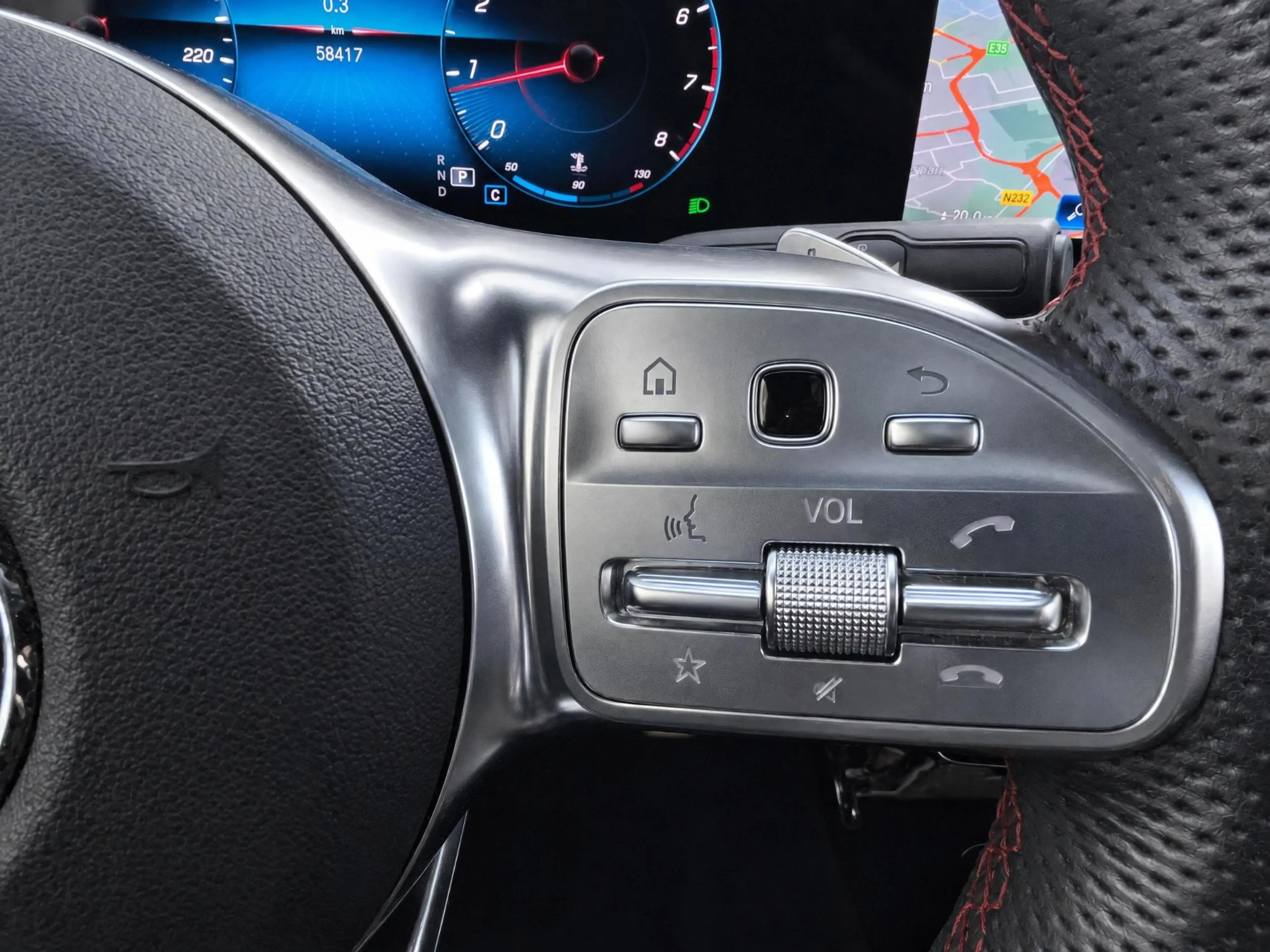 Mercedes-Benz A 180 AMG Line | Panoramadak | Sfeerverlichting | — photo 12
