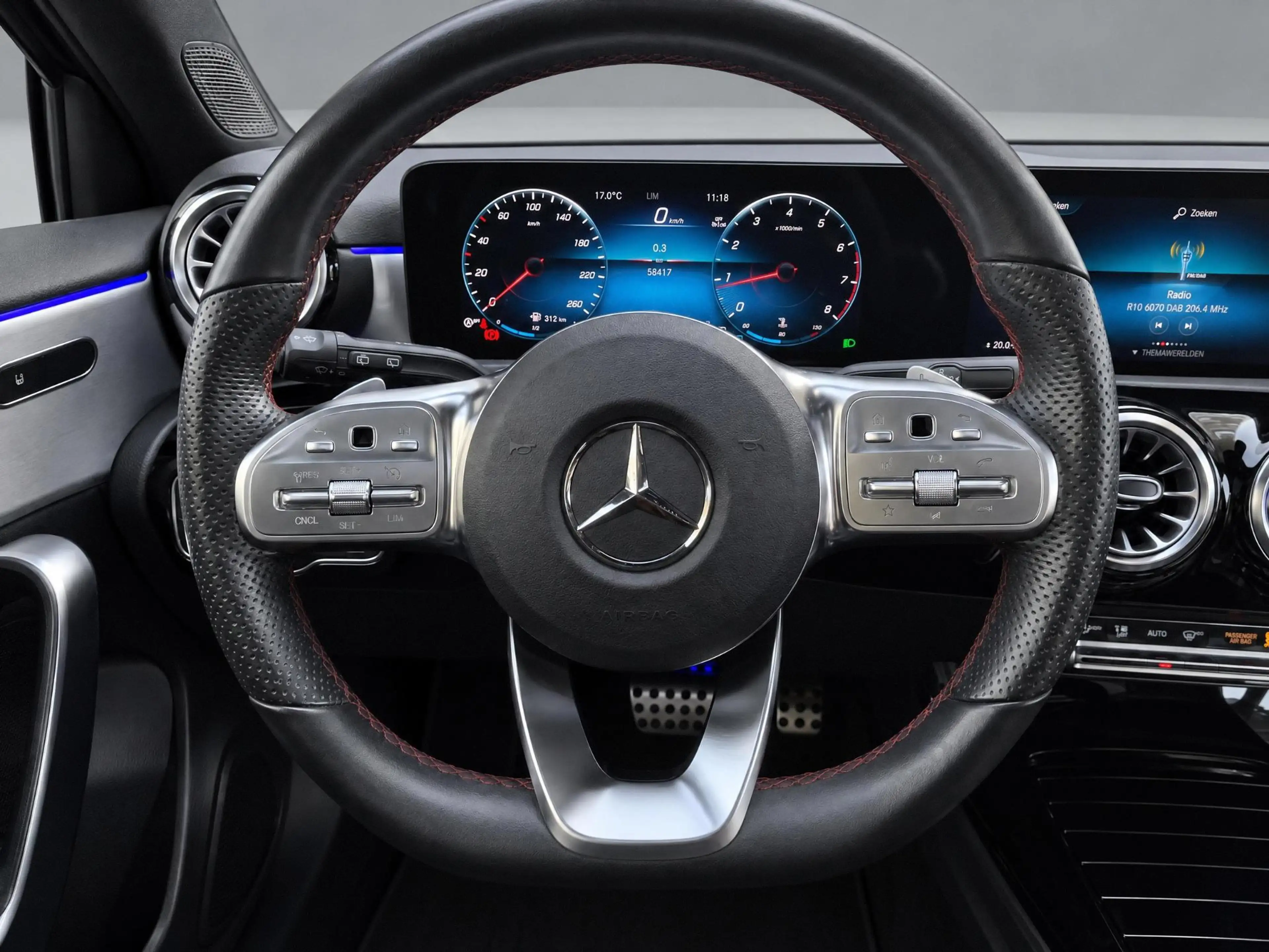 Mercedes-Benz A 180 AMG Line | Panoramadak | Sfeerverlichting | — photo 9
