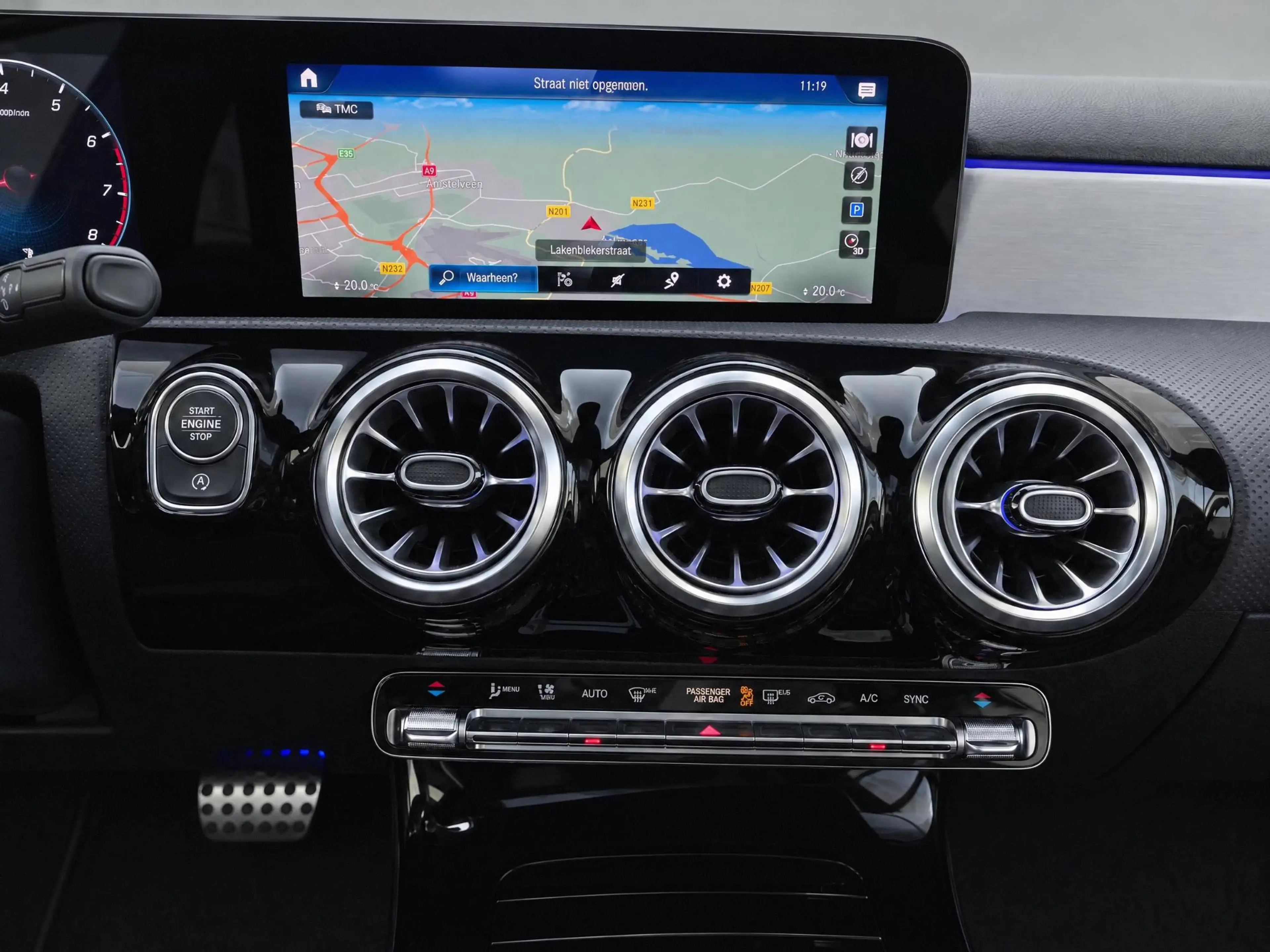 Mercedes-Benz A 180 AMG Line | Panoramadak | Sfeerverlichting | — photo 11