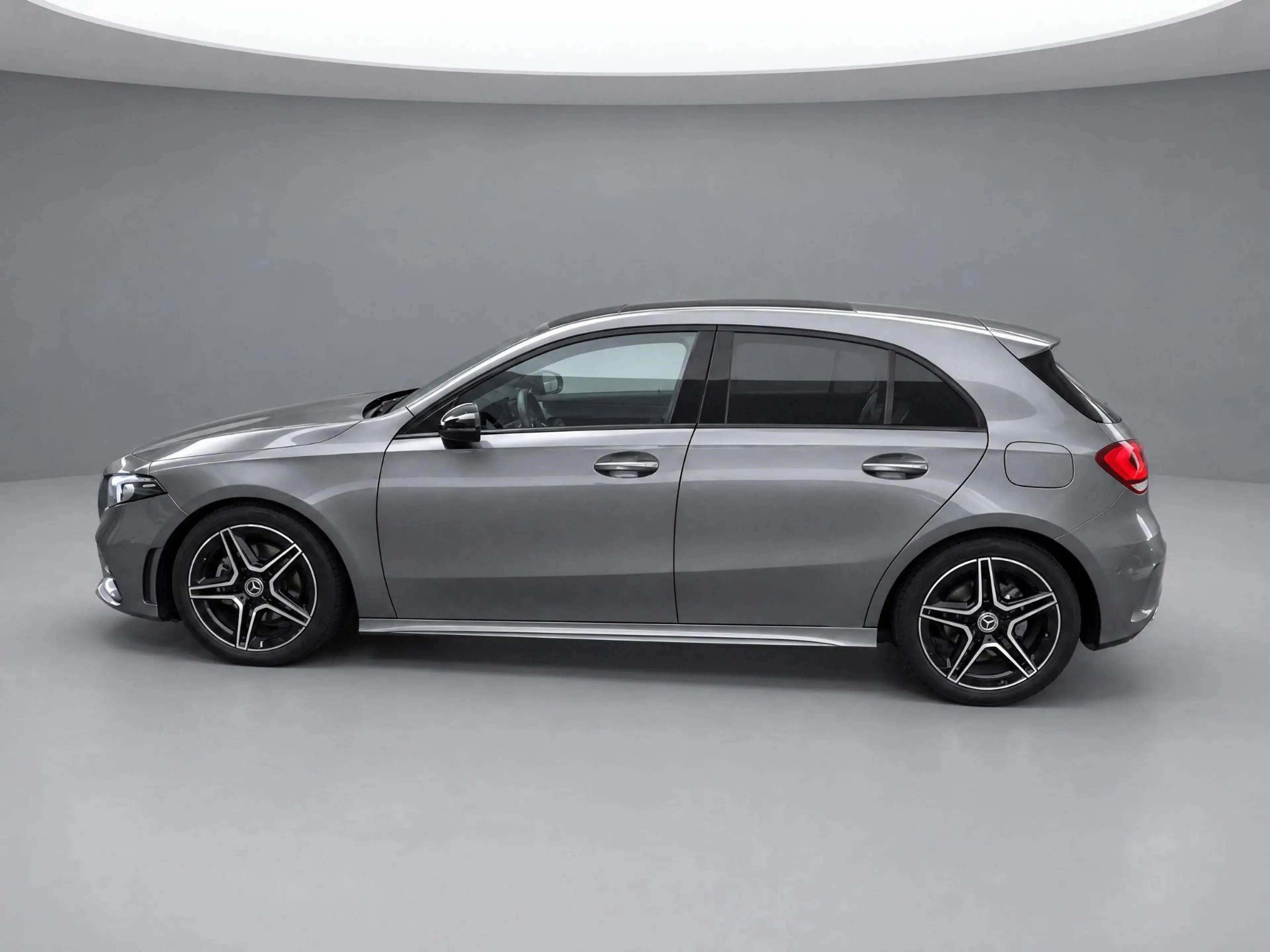 Mercedes-Benz A 180 AMG Line | Panoramadak | Sfeerverlichting | — photo 3