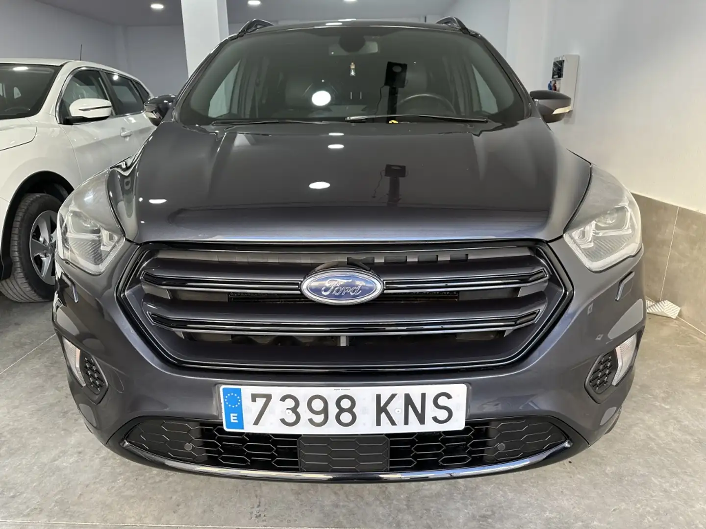 Ford Kuga 2.0TDCi Auto S&S ST-Line 4x2 150 Gris - 2