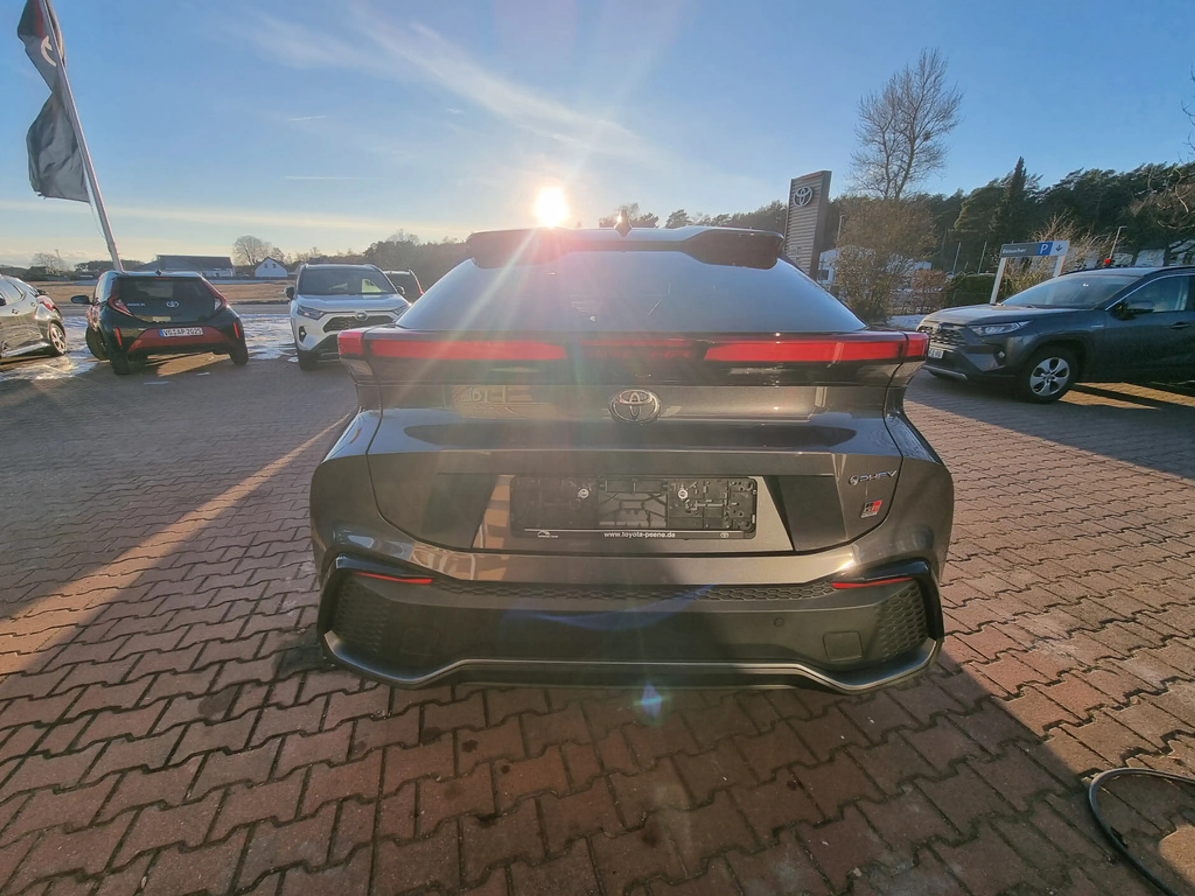Toyota C-HR 2.0 Plug-In Hybrid FWD GR Sport — photo 4