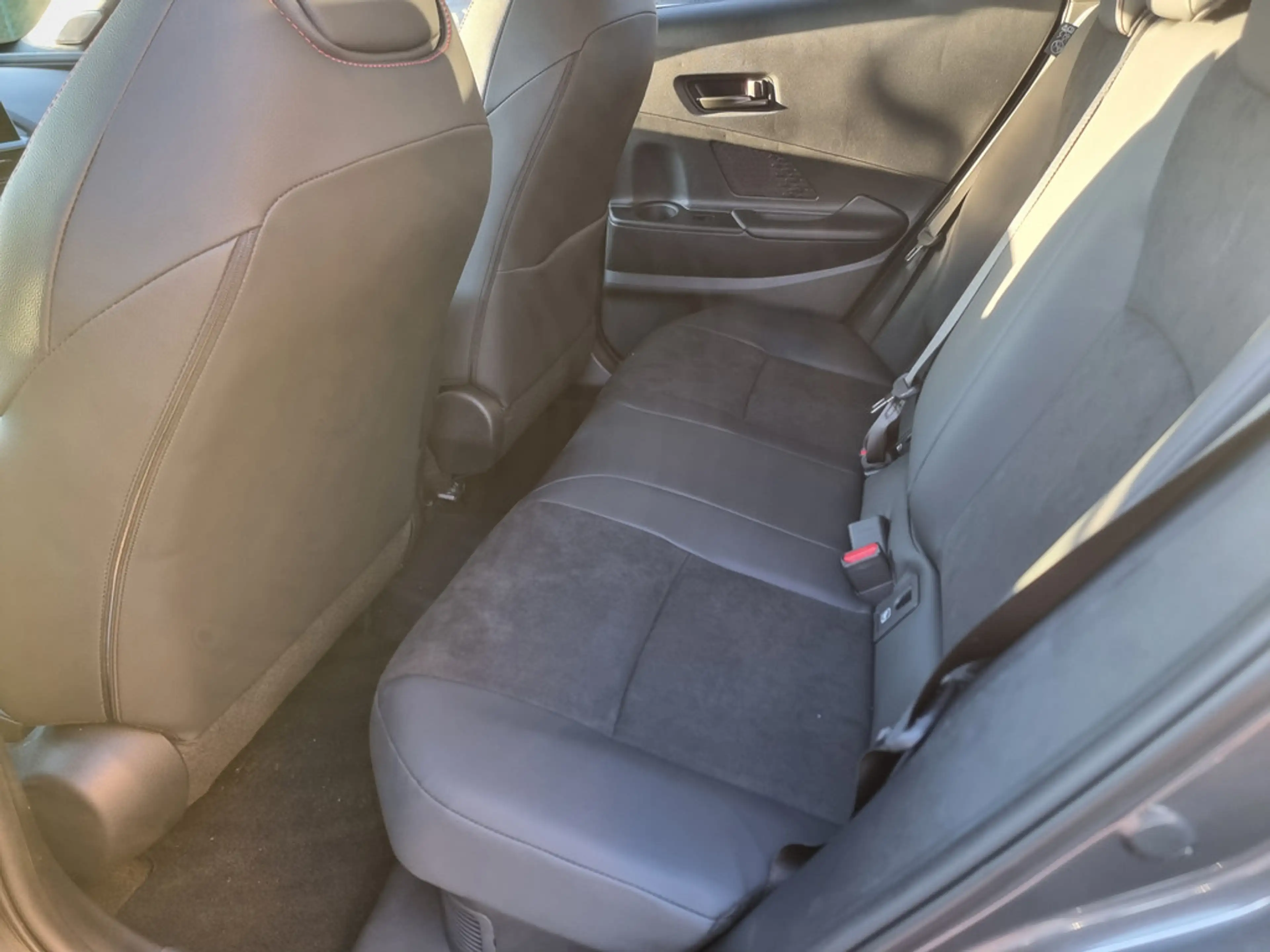 Toyota C-HR 2.0 Plug-In Hybrid FWD GR Sport — photo 13