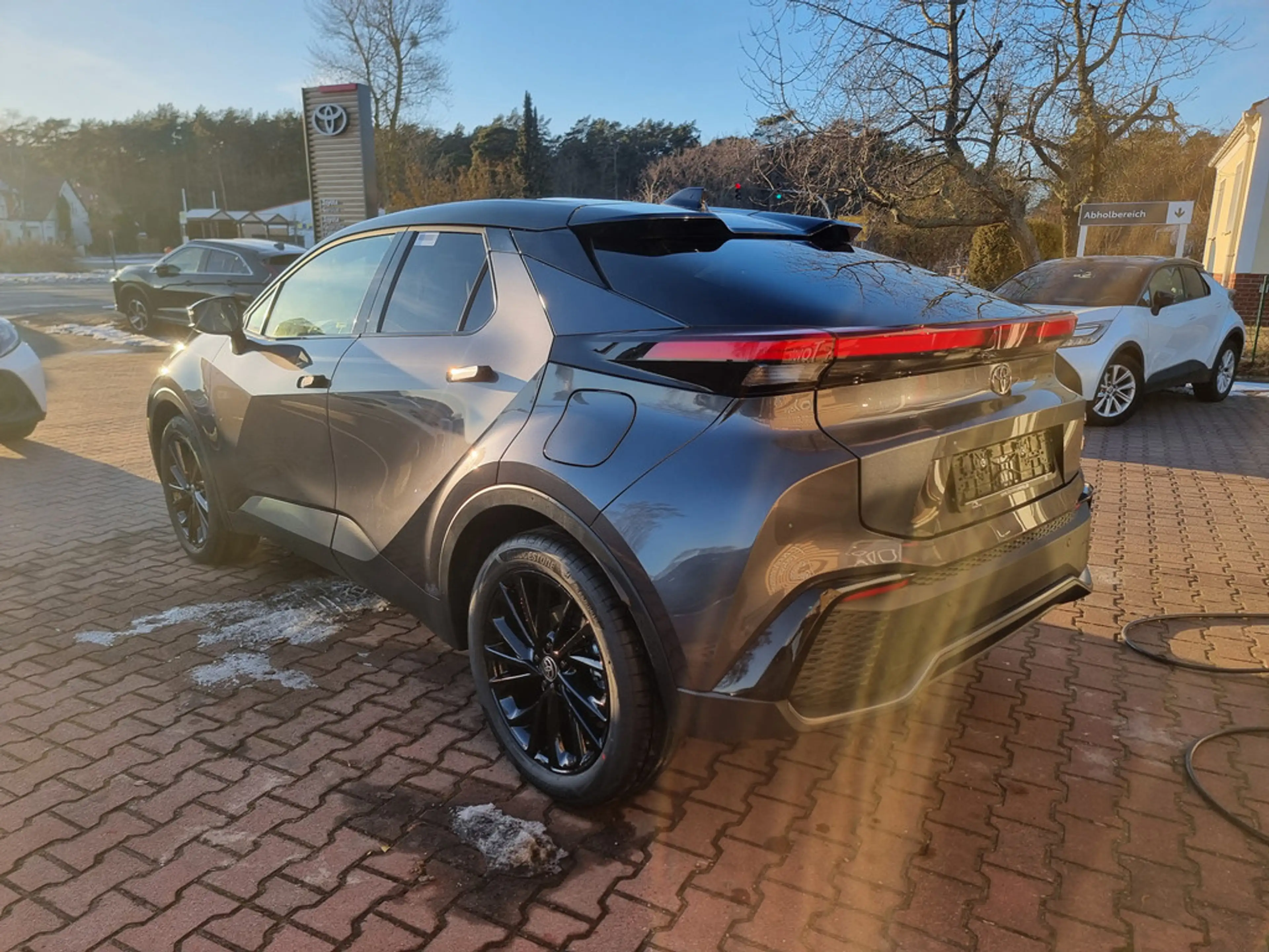 Toyota C-HR 2.0 Plug-In Hybrid FWD GR Sport — photo 2