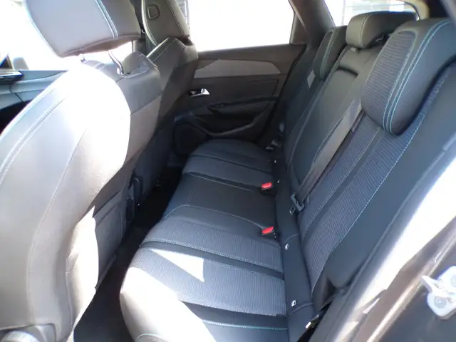 Peugeot 308 view 8