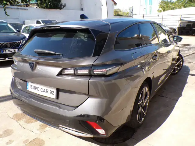 Peugeot 308 view 2