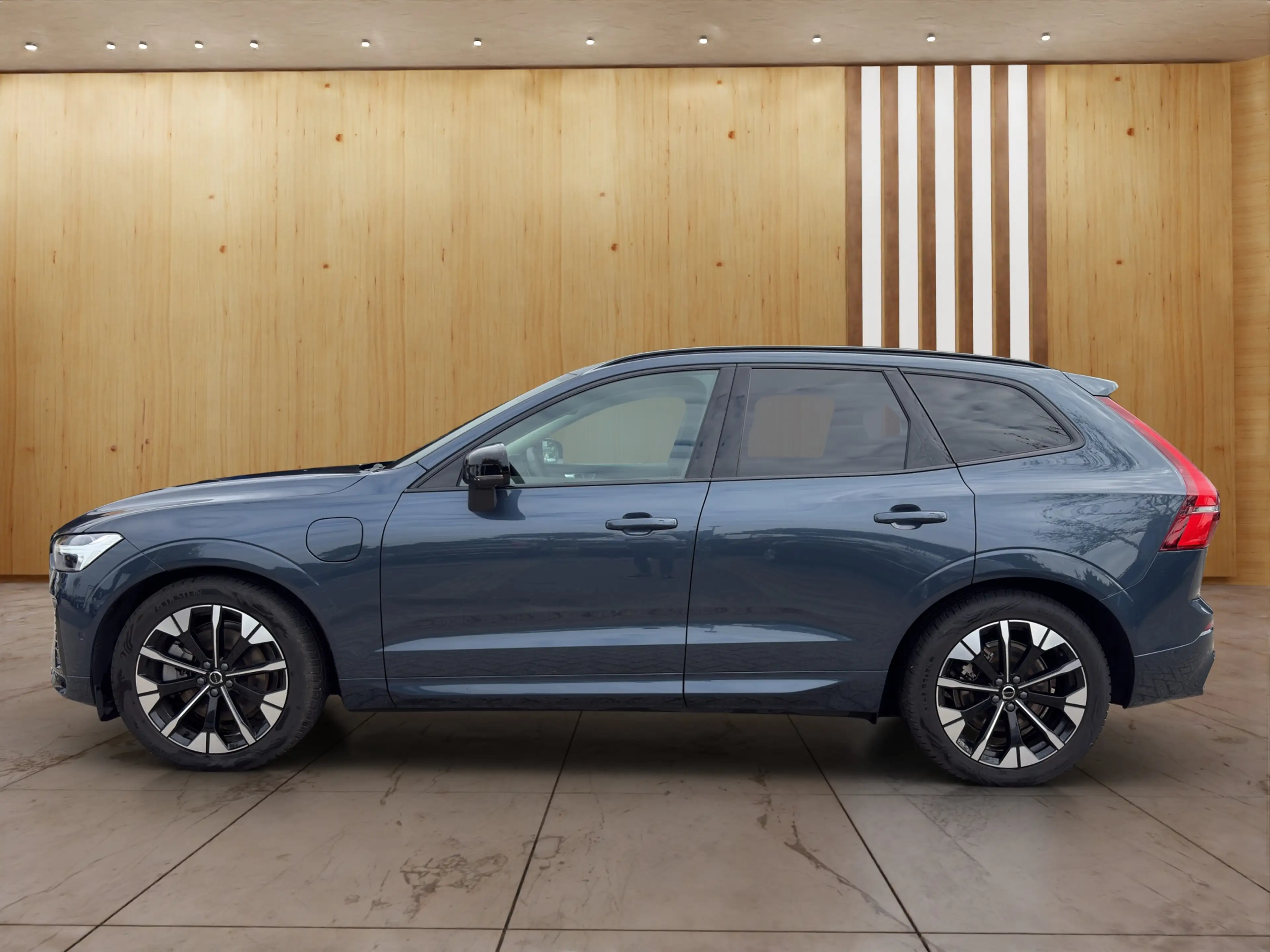 Volvo XC60 2.0 T6 Plug-in hybrid AWD Ultra Dark | Luchtvering — photo 5