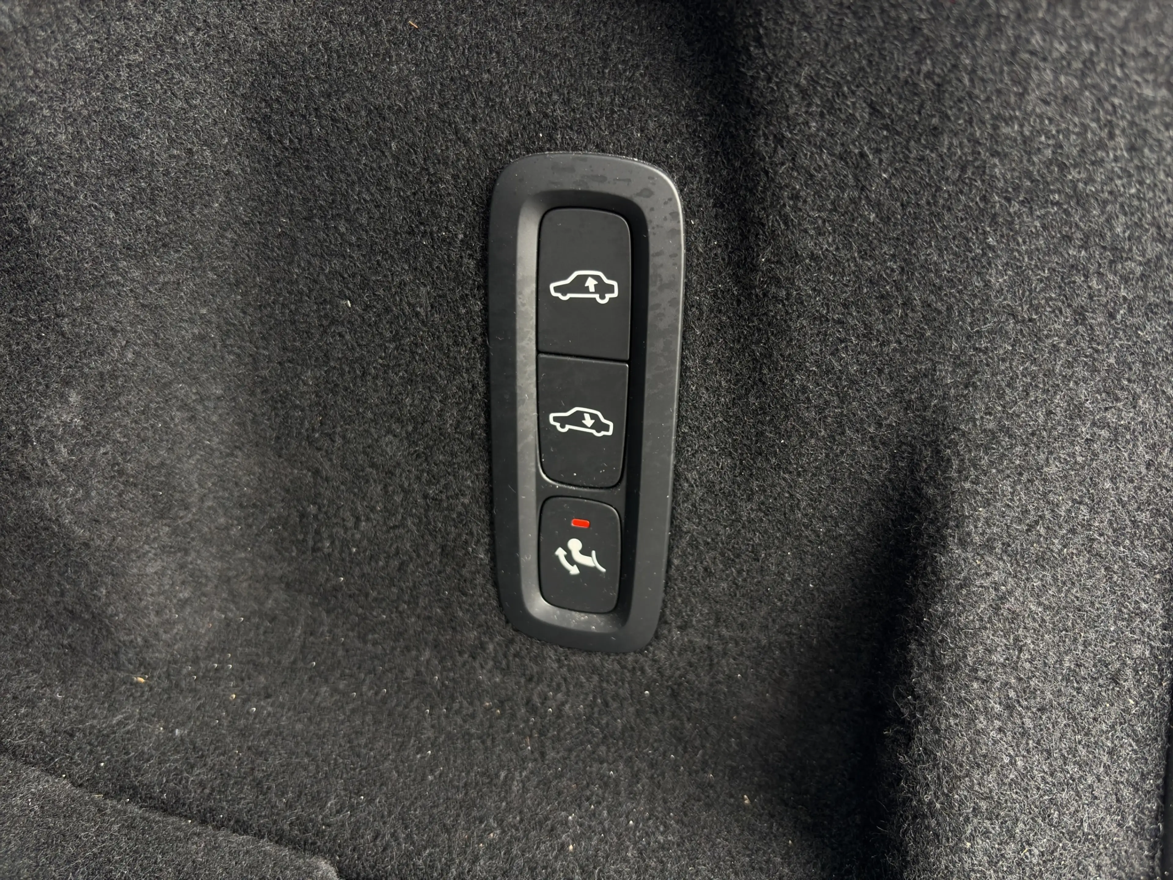 Volvo XC60 2.0 T6 Plug-in hybrid AWD Ultra Dark | Luchtvering — photo 7