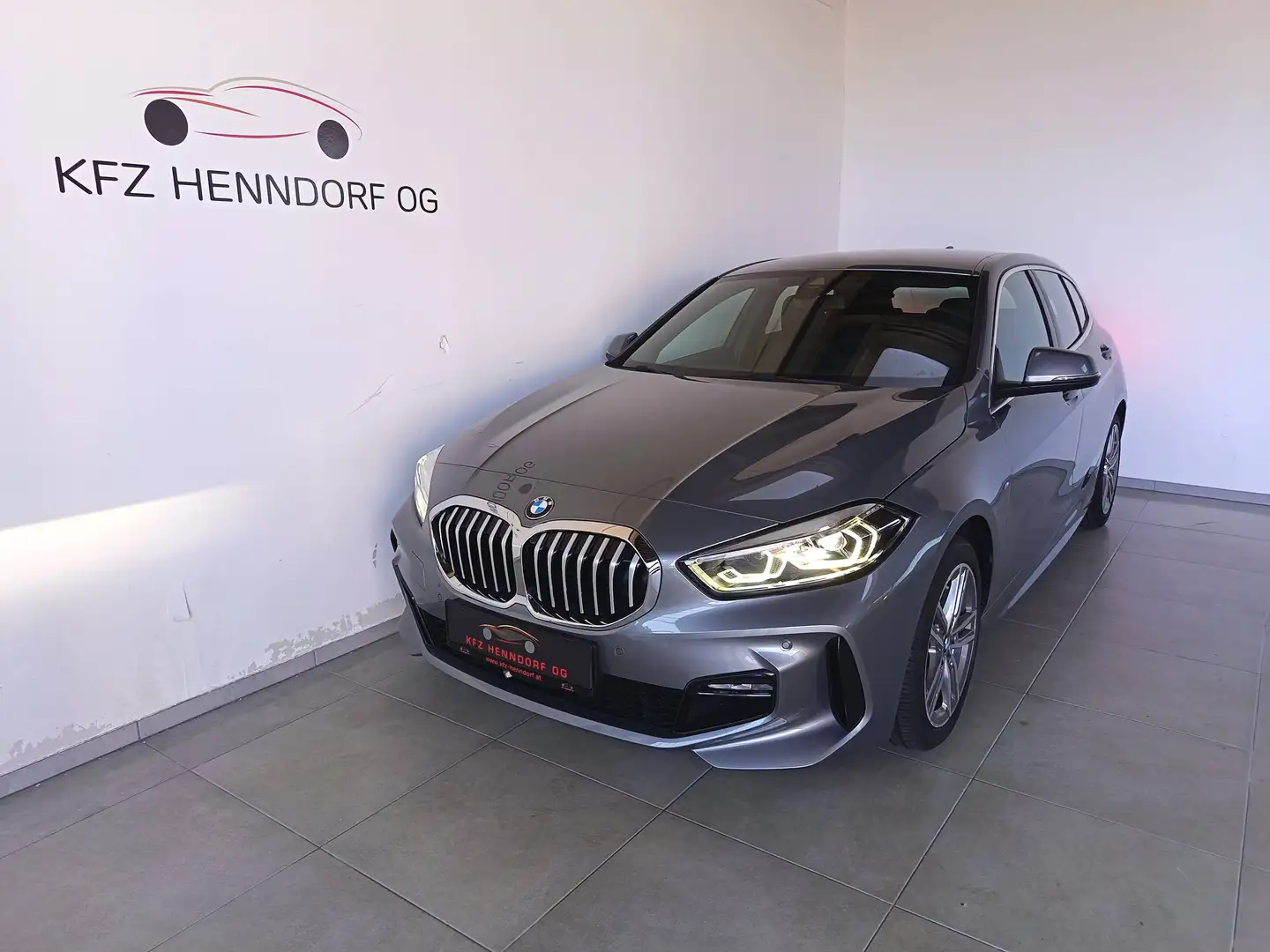 BMW 116 116 d M Sport Aut. Grau - 1