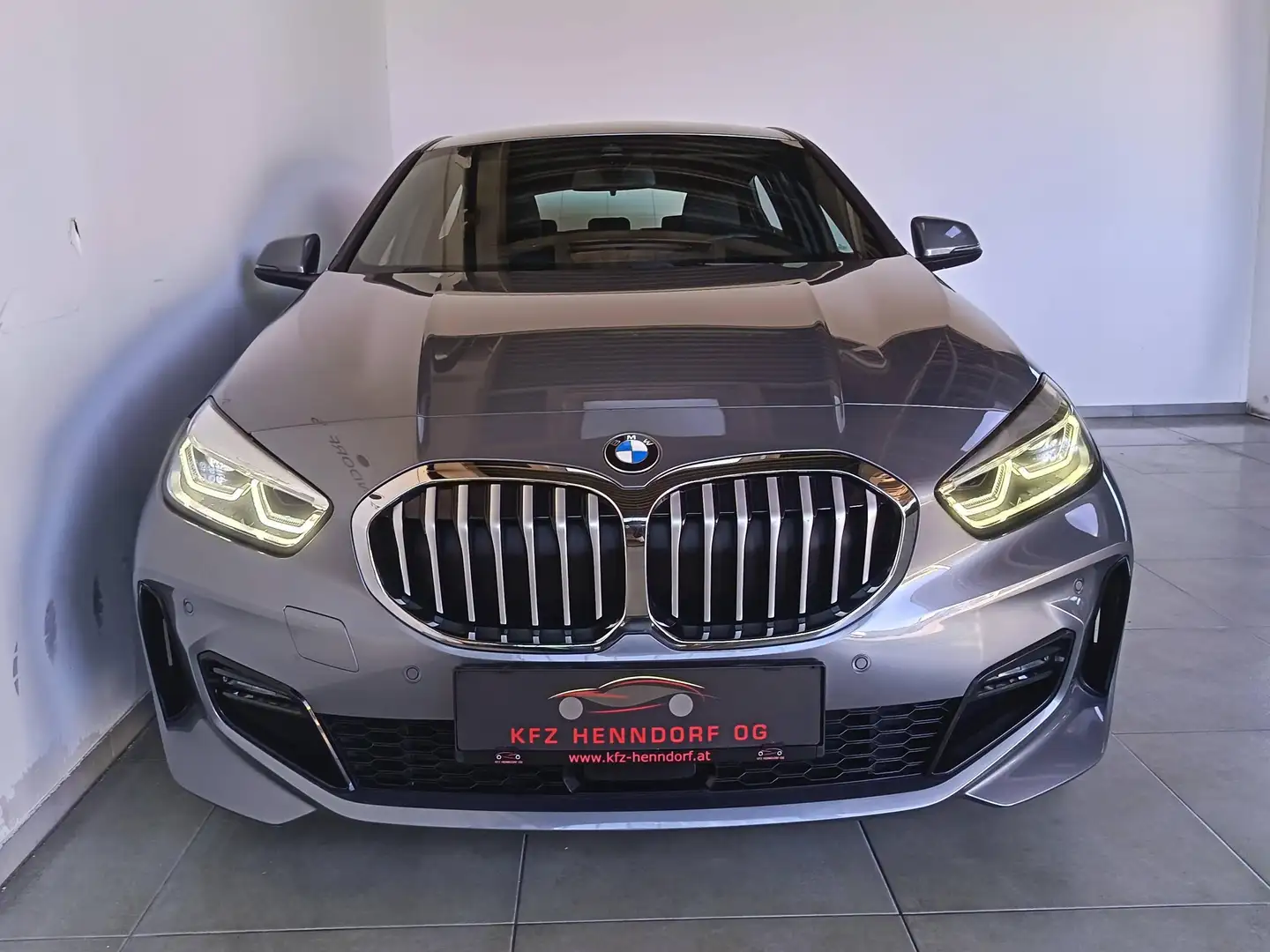 BMW 116 116 d M Sport Aut. Grau - 2