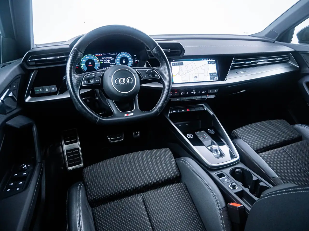 Audi A3 Sportback 45 TFSI e S-Line ed. Competition 1e eig., миниатюра 15