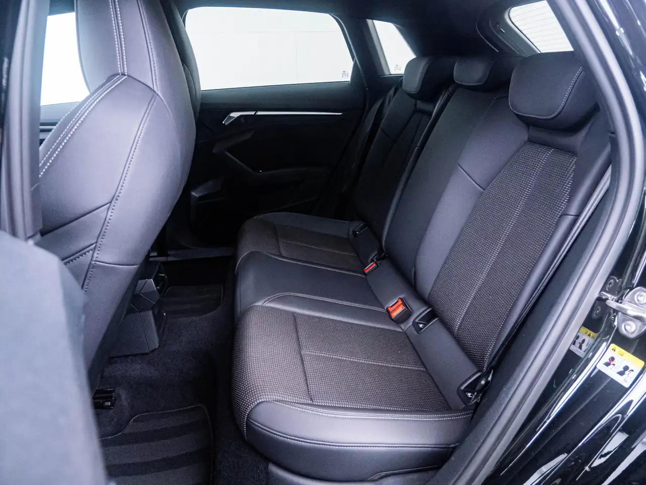 Audi A3 Sportback 45 TFSI e S-Line ed. Competition 1e eig., миниатюра 7