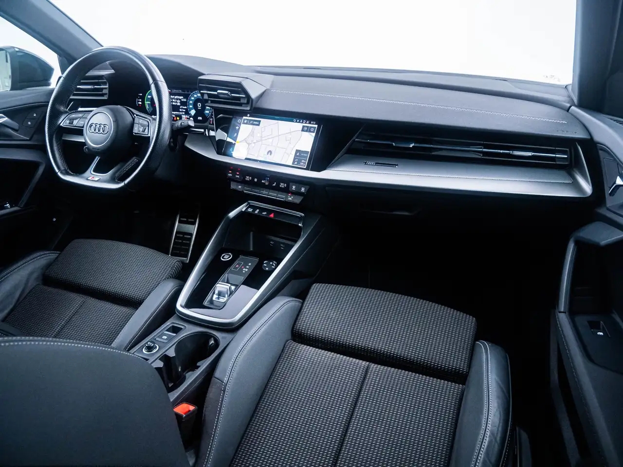 Audi A3 Sportback 45 TFSI e S-Line ed. Competition 1e eig., миниатюра 17