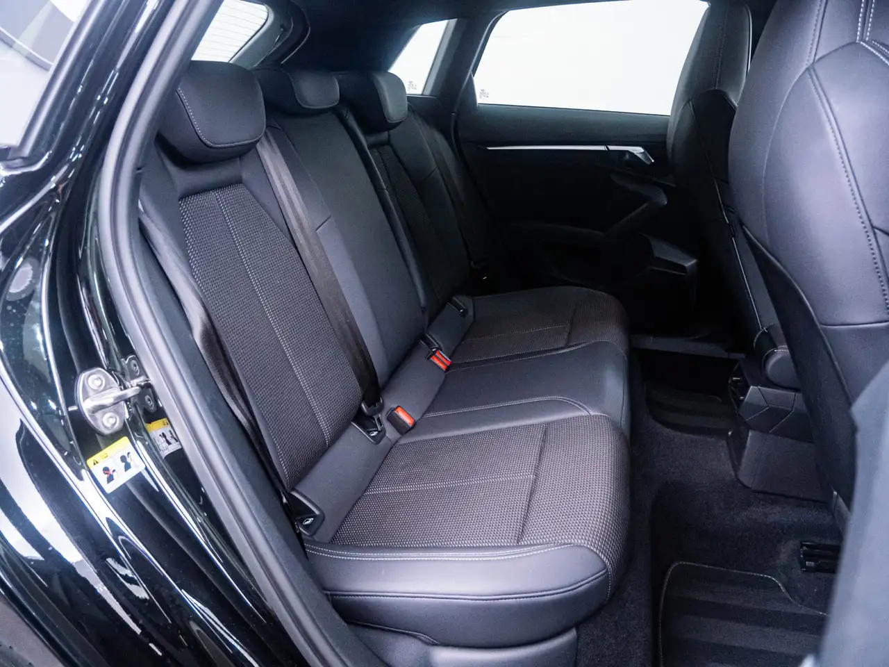 Audi A3 Sportback 45 TFSI e S-Line ed. Competition 1e eig., миниатюра 8