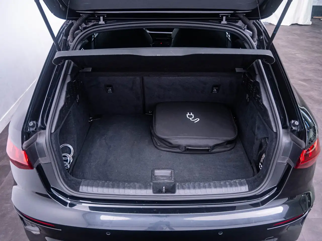 Audi A3 Sportback 45 TFSI e S-Line ed. Competition 1e eig., миниатюра 10