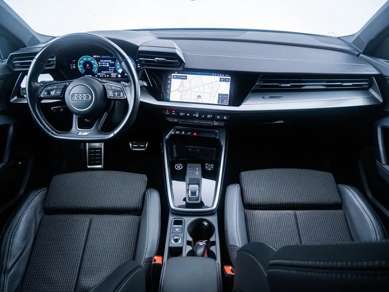 Audi A3 Sportback 45 TFSI e S-Line ed. Competition 1e eig., миниатюра 2