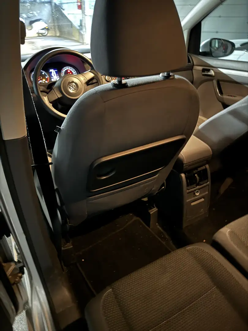Volkswagen Touran Comfortline 1,6 BMT TDI DPF Grau - 2