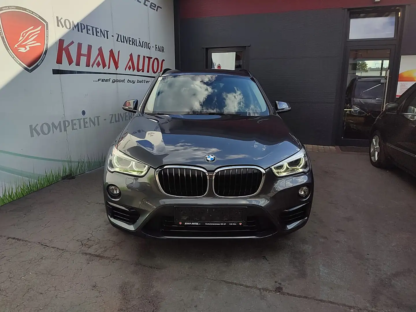 BMW X1 sDrive18d Sport Line Aut. Grau - 2