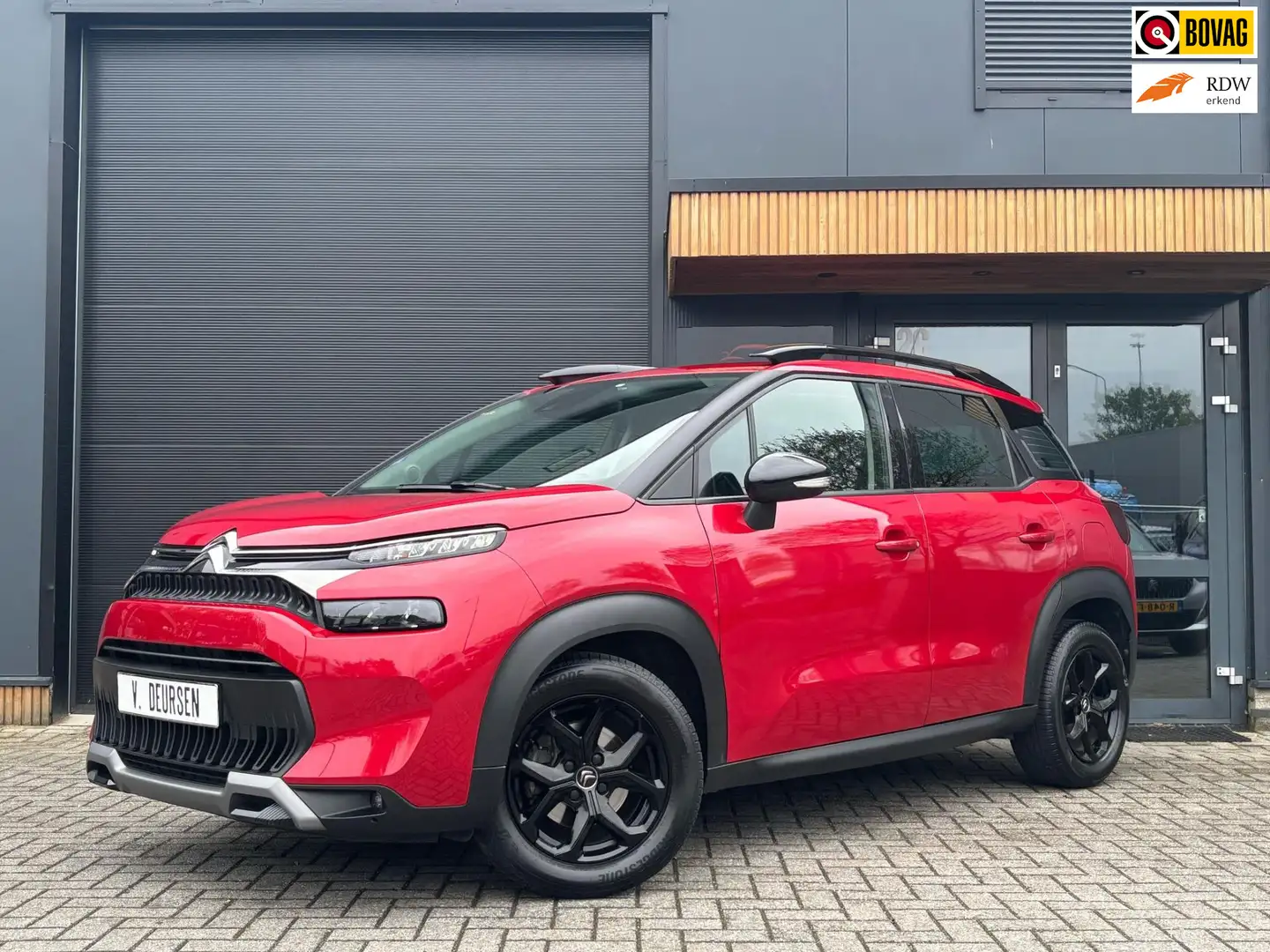 Citroen C3 Aircross 1.2 PureTech Shine EAT6 automaat Rood - 1