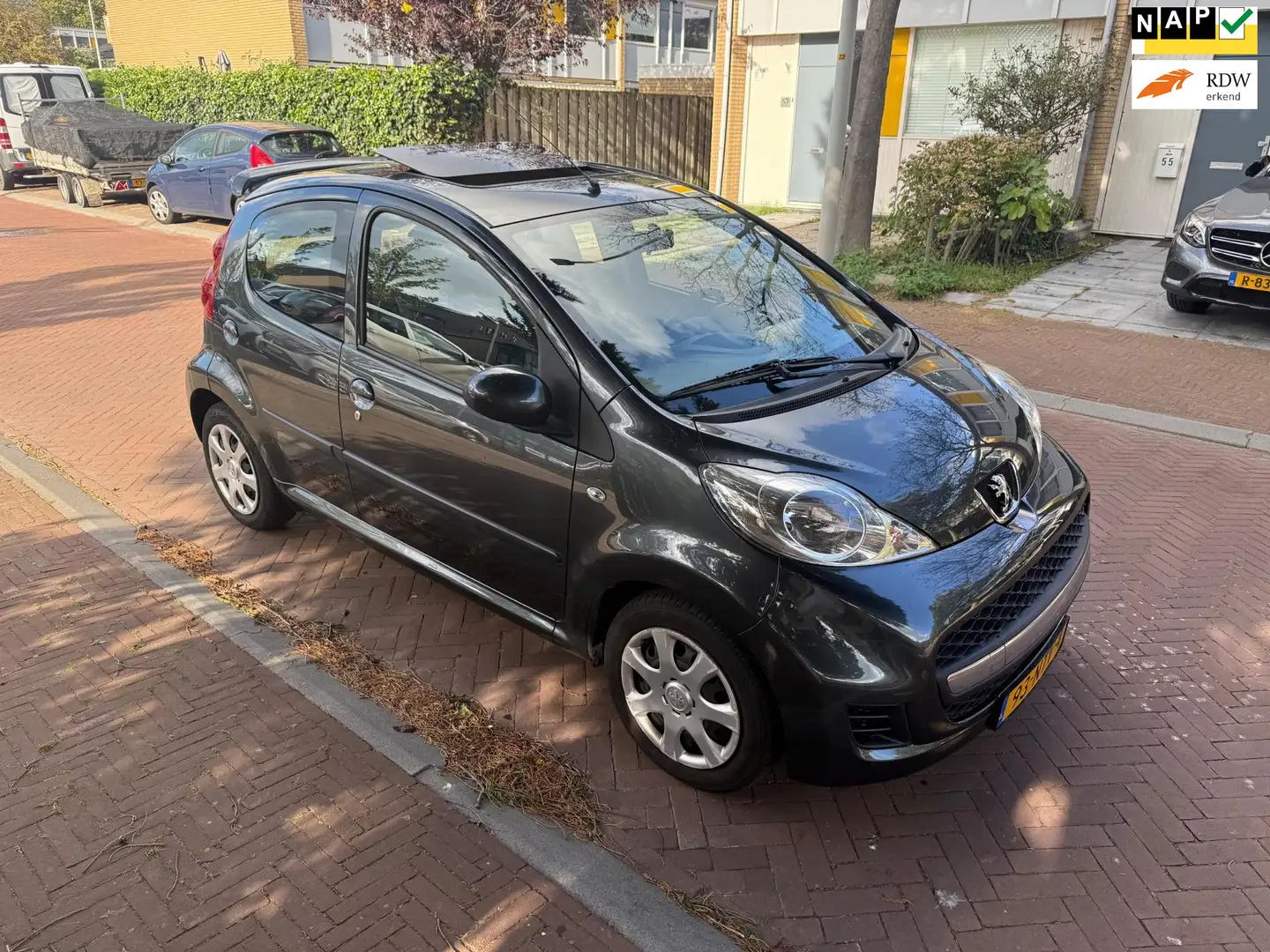Peugeot 107 Tweede eigenaar / Airco / Open dak / 5 deurs / Leu Gris - 1