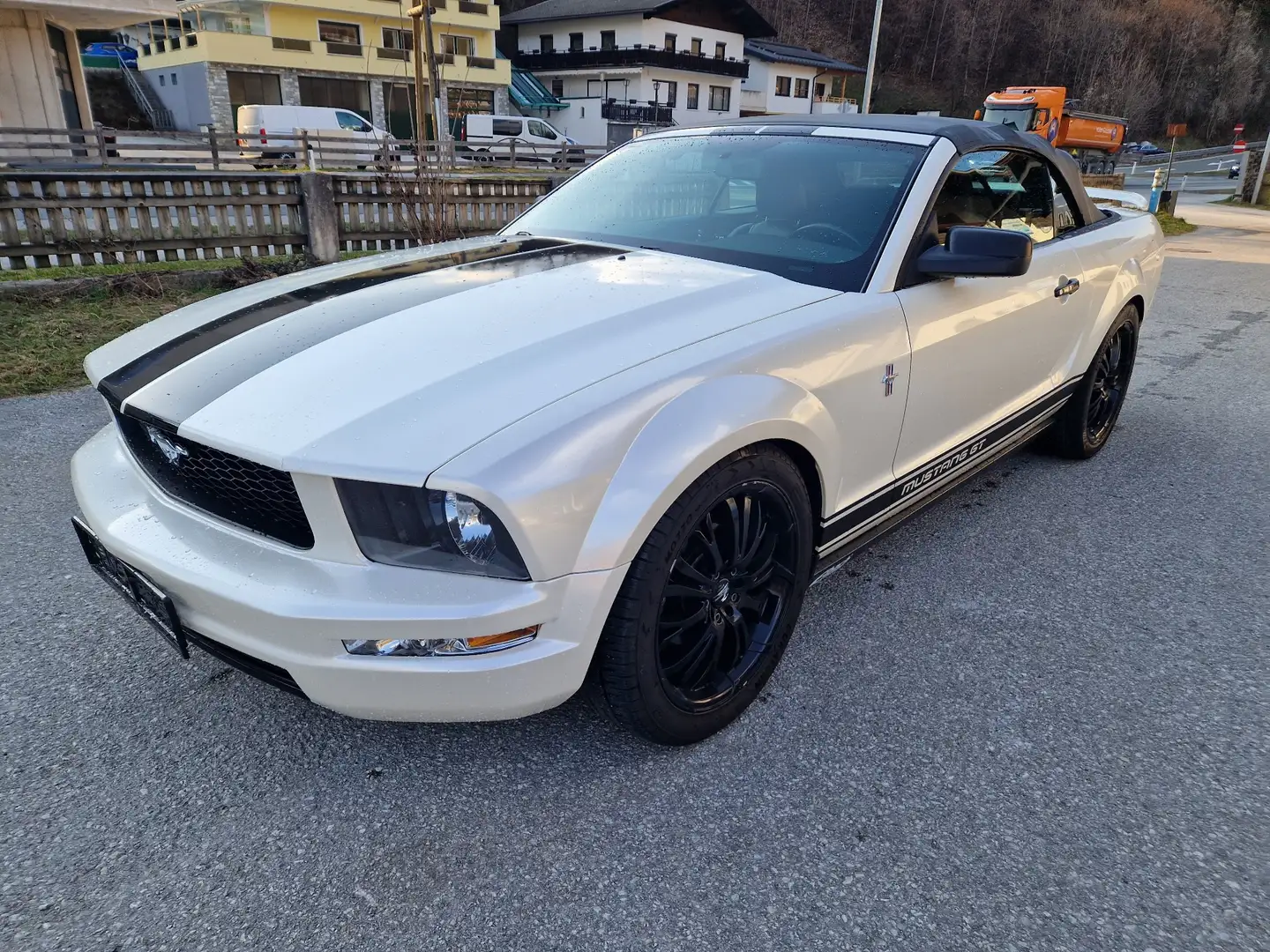Ford Mustang Mustang Cabrio GT Aut. Weiß - 1