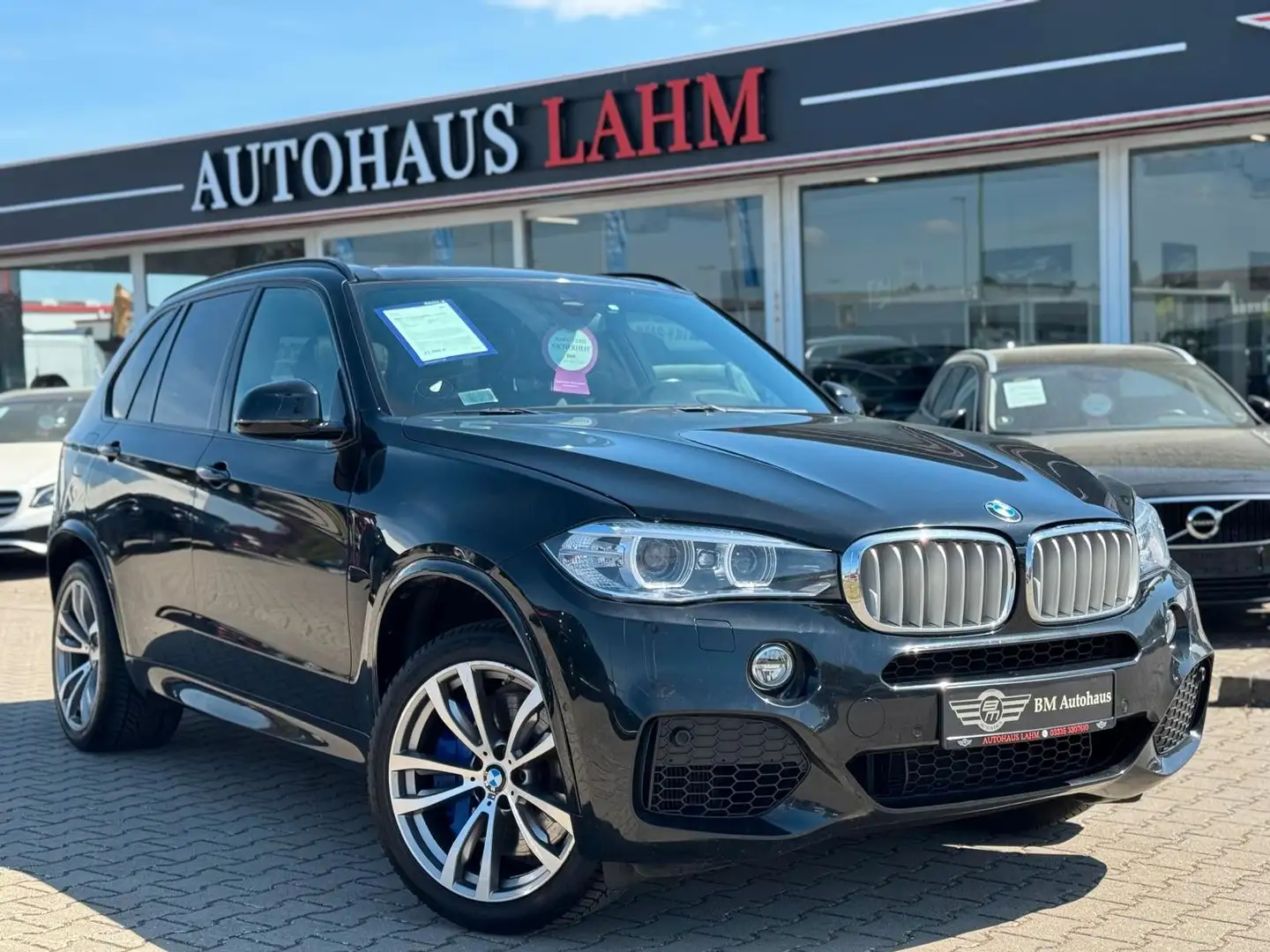 BMW X5 xDrive50i"M-SPORT-AUTOMATIK"PANO*AHK*KEYLESS* Schwarz - 1